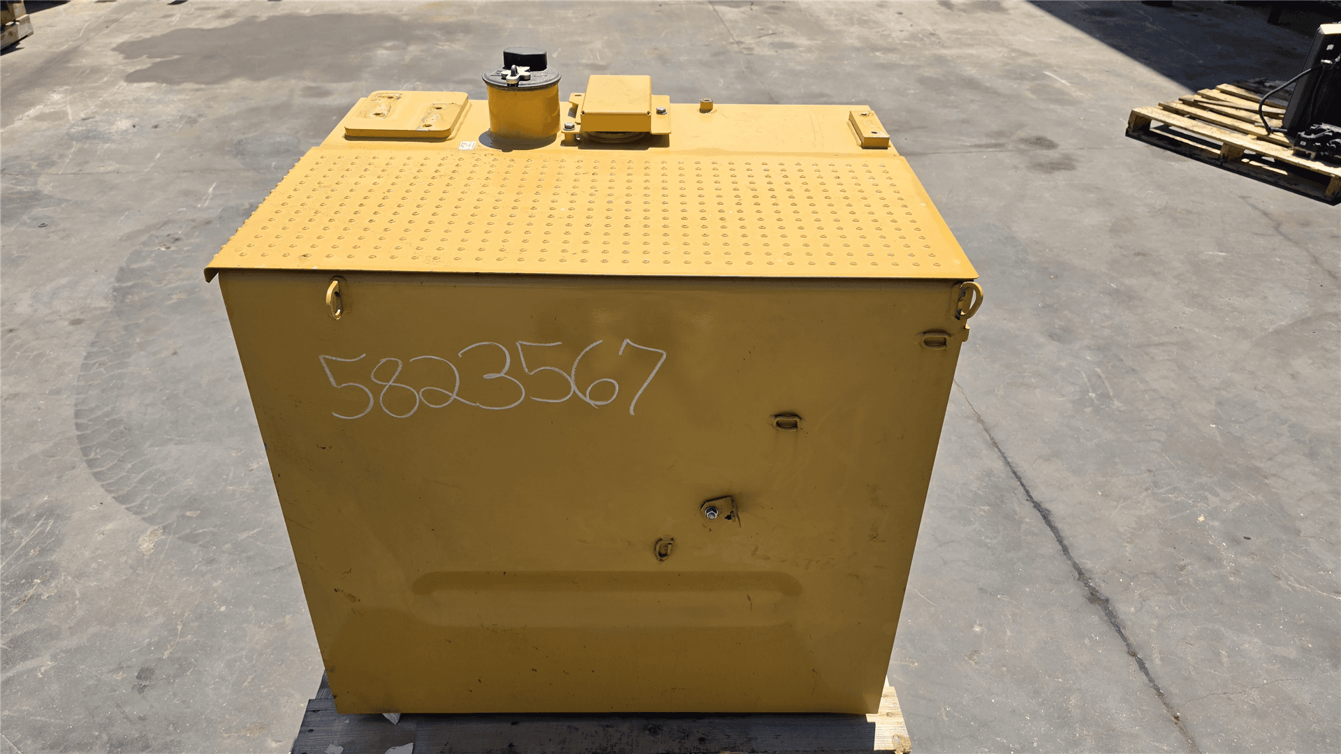 USED FUEL TANK GP image 1