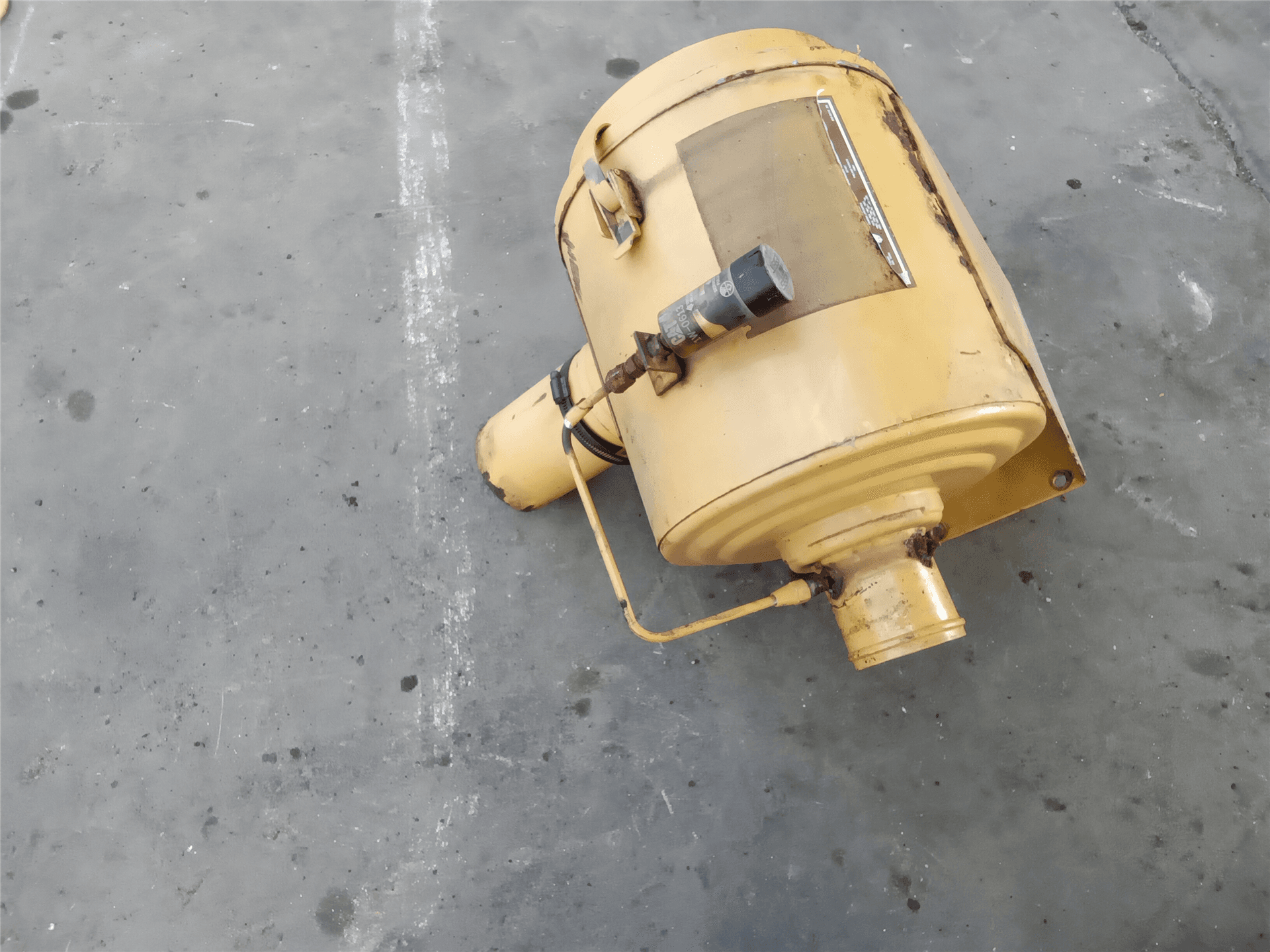 USED AIR CLEANER image 1