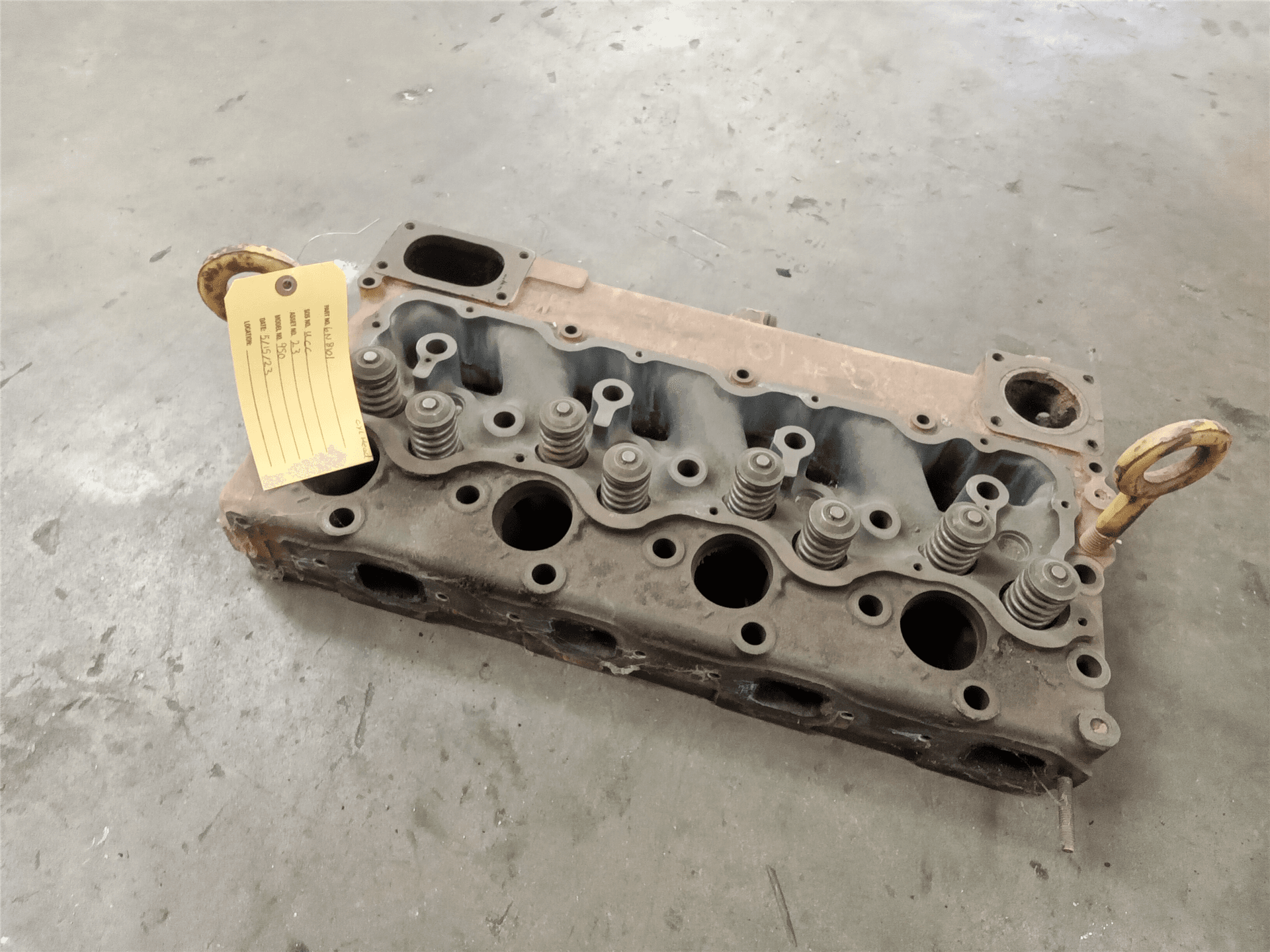 USED CYL HEAD image 1