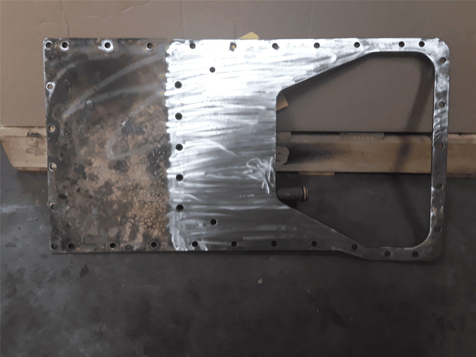 USED OIL PAN PLATE image 1