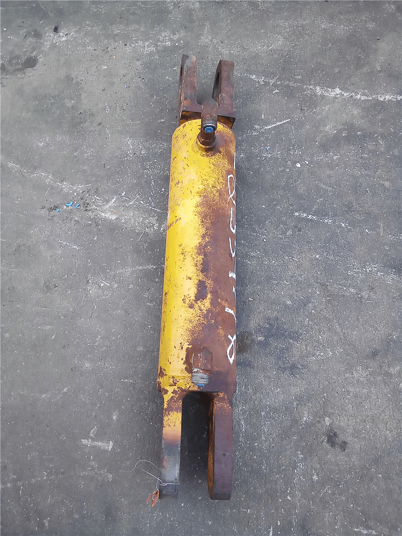 USED STEER CYL image 1