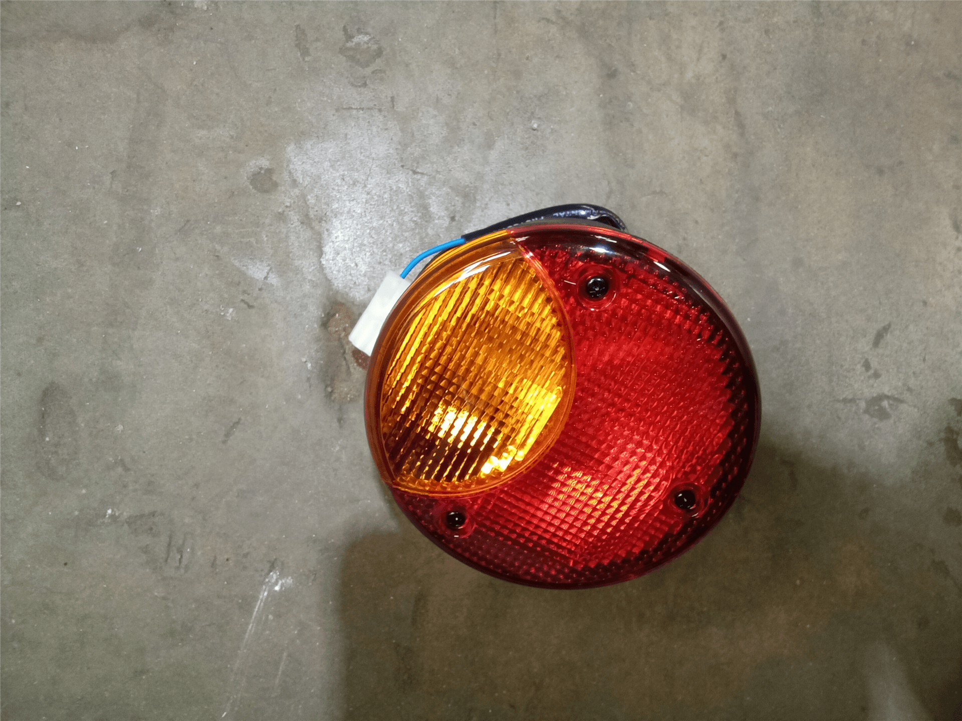 NEW RH REAR LAMP image 1