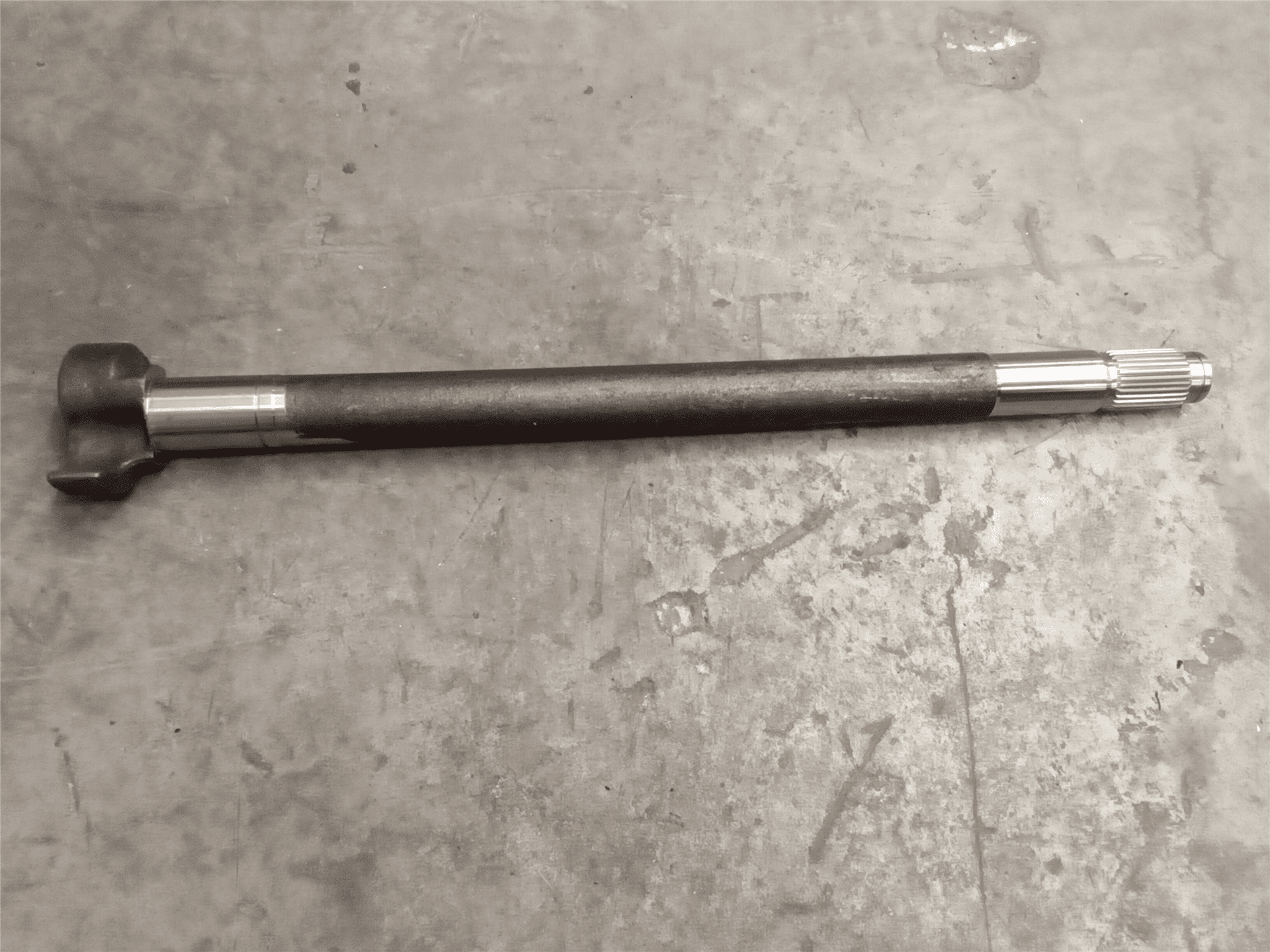 NEW CAMSHAFT RH image 1