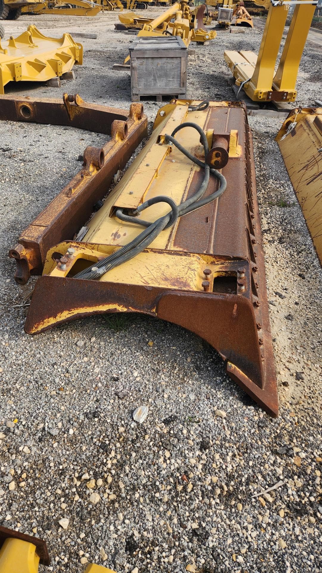 COMPLETE USED D6T XL ANGLE BLADE                  MQ image 1