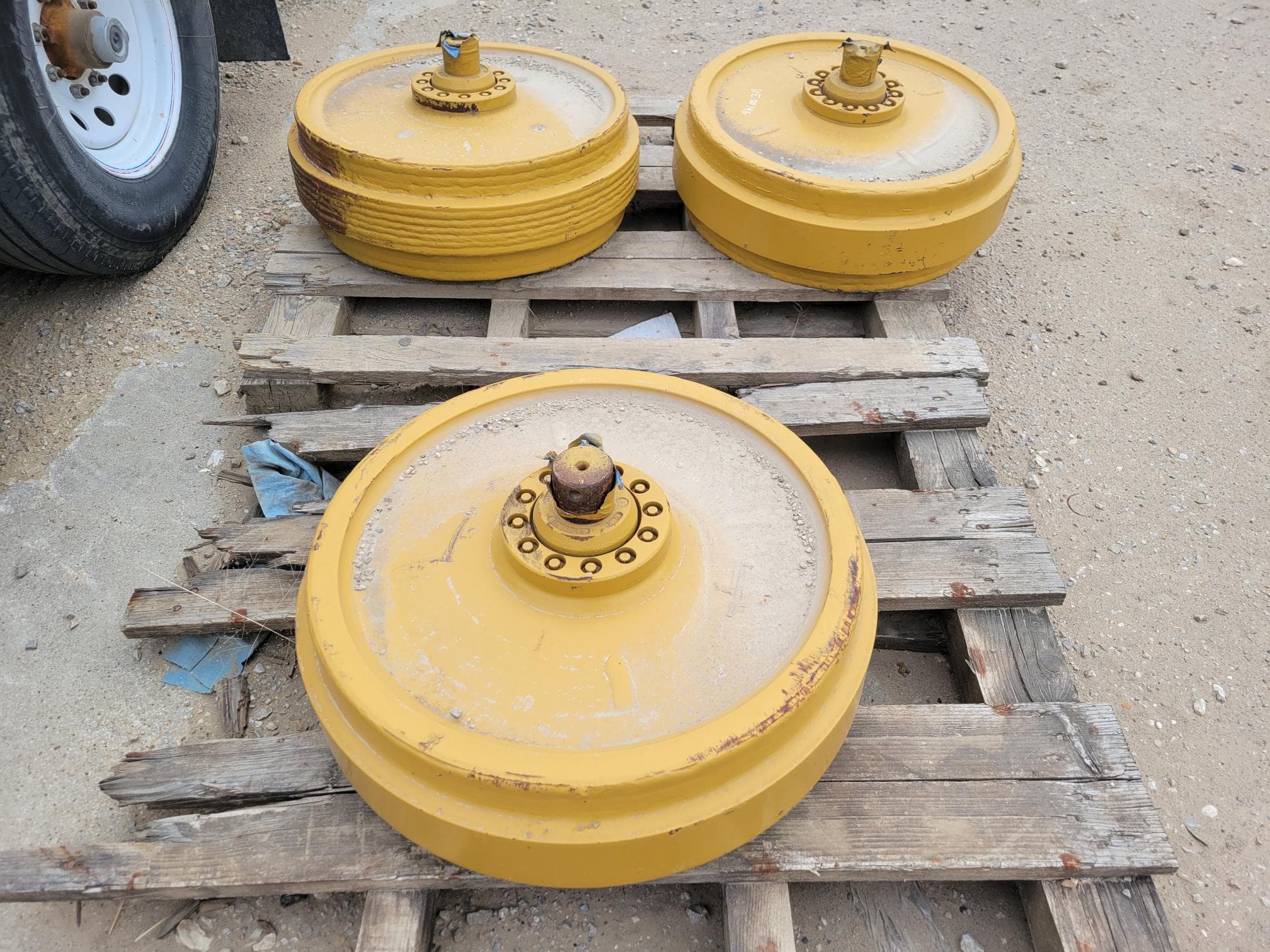 CAT D6T IDLERS PART NUMBER 395-4329   BLH image 1