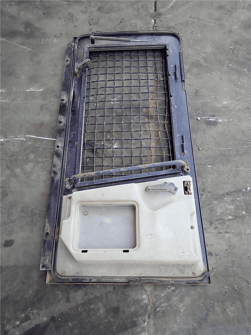 USED RH CAB DOOR image 2