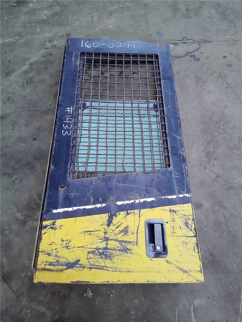 USED LH CAB DOOR G image 2