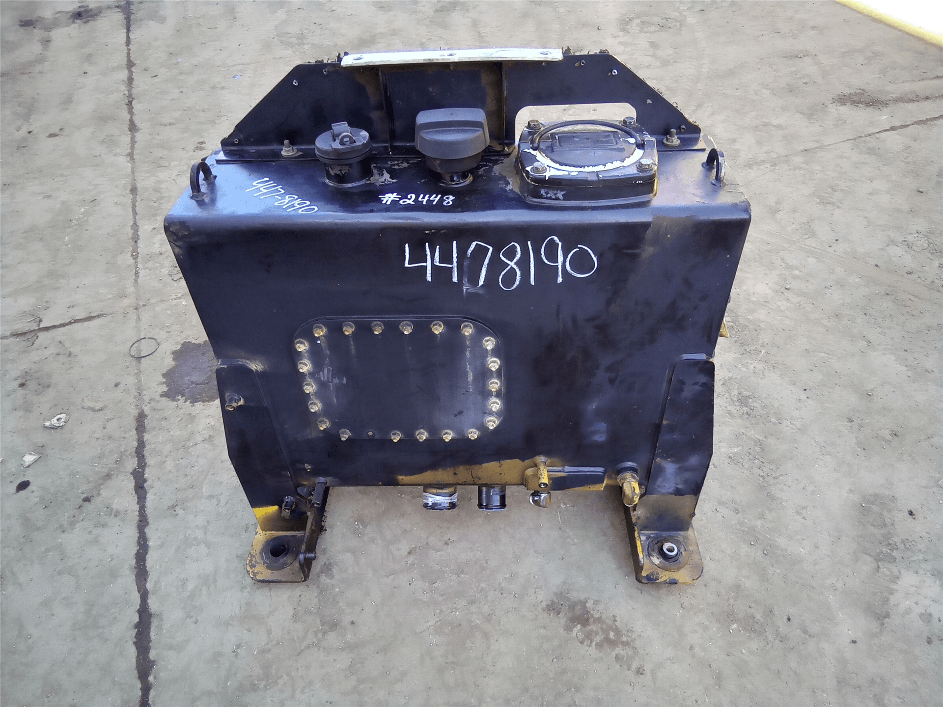 USED HYDRAULIC TAN image 1