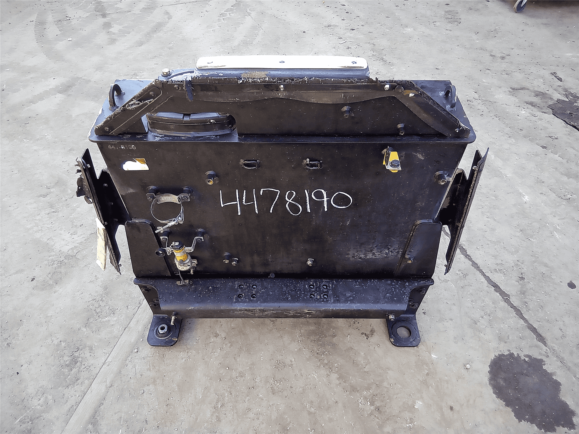 USED HYDRAULIC TAN image 2