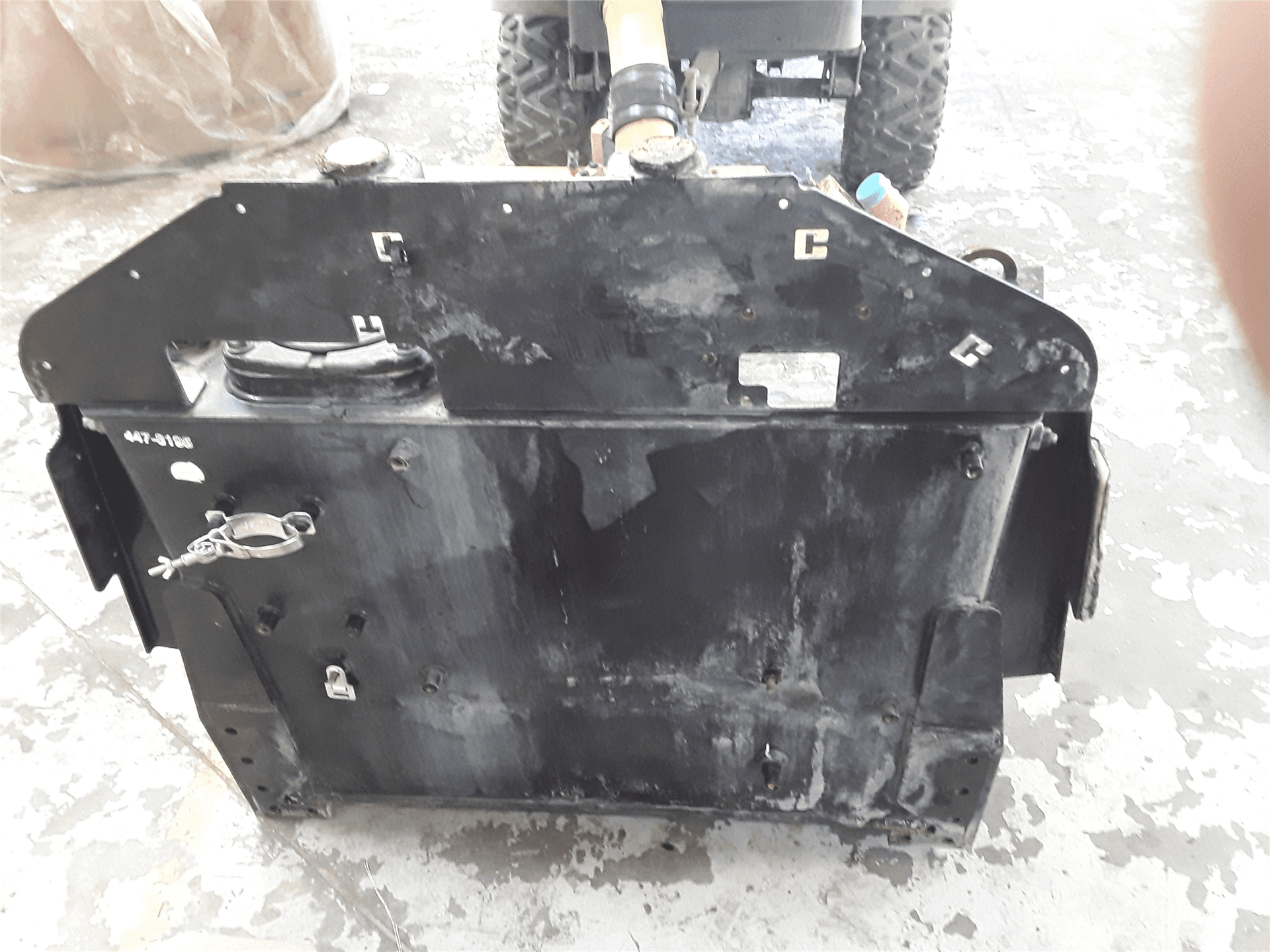 USED HYDRAULIC TAN image 1