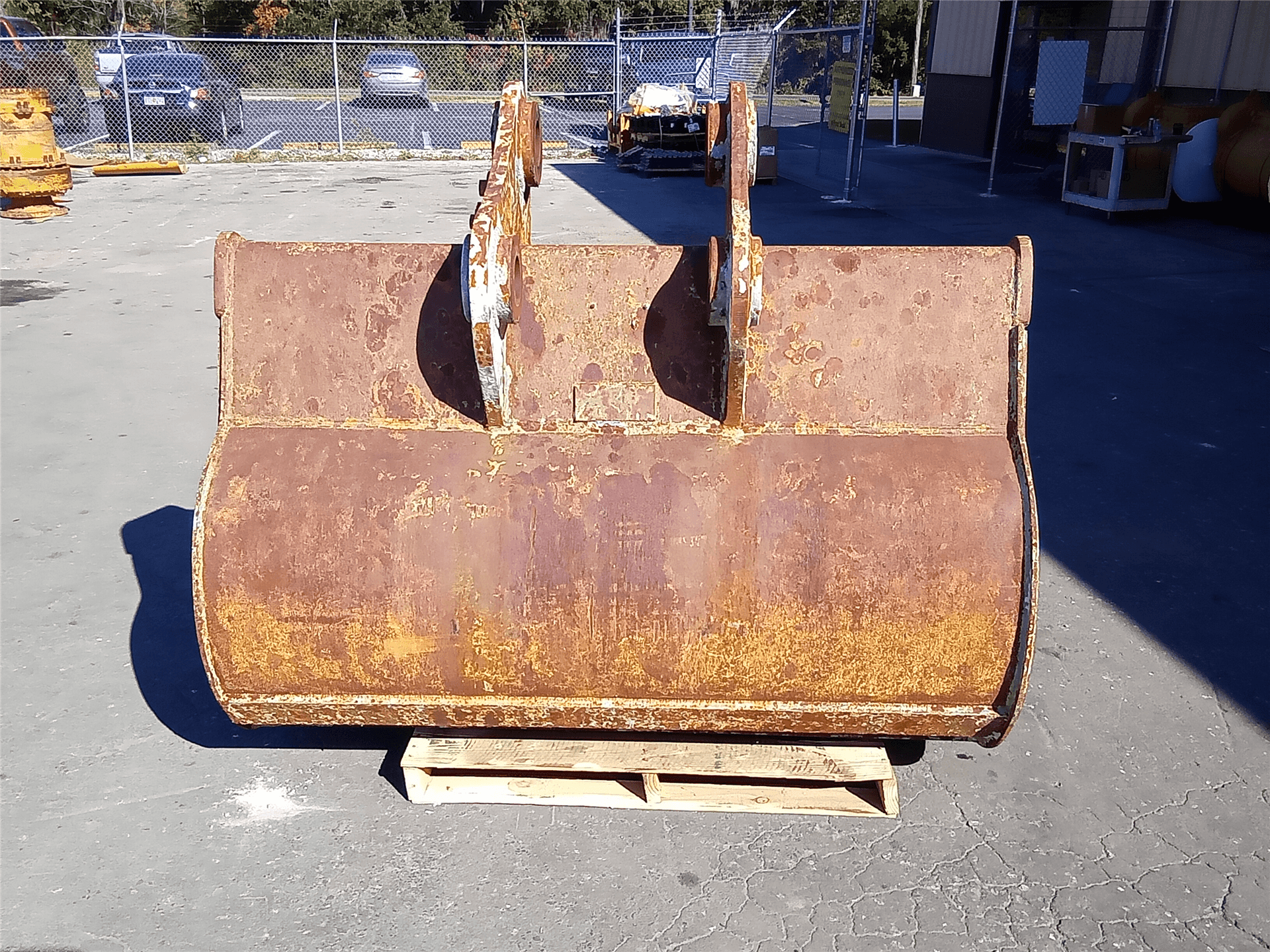USED 72IN BUCKET image 2