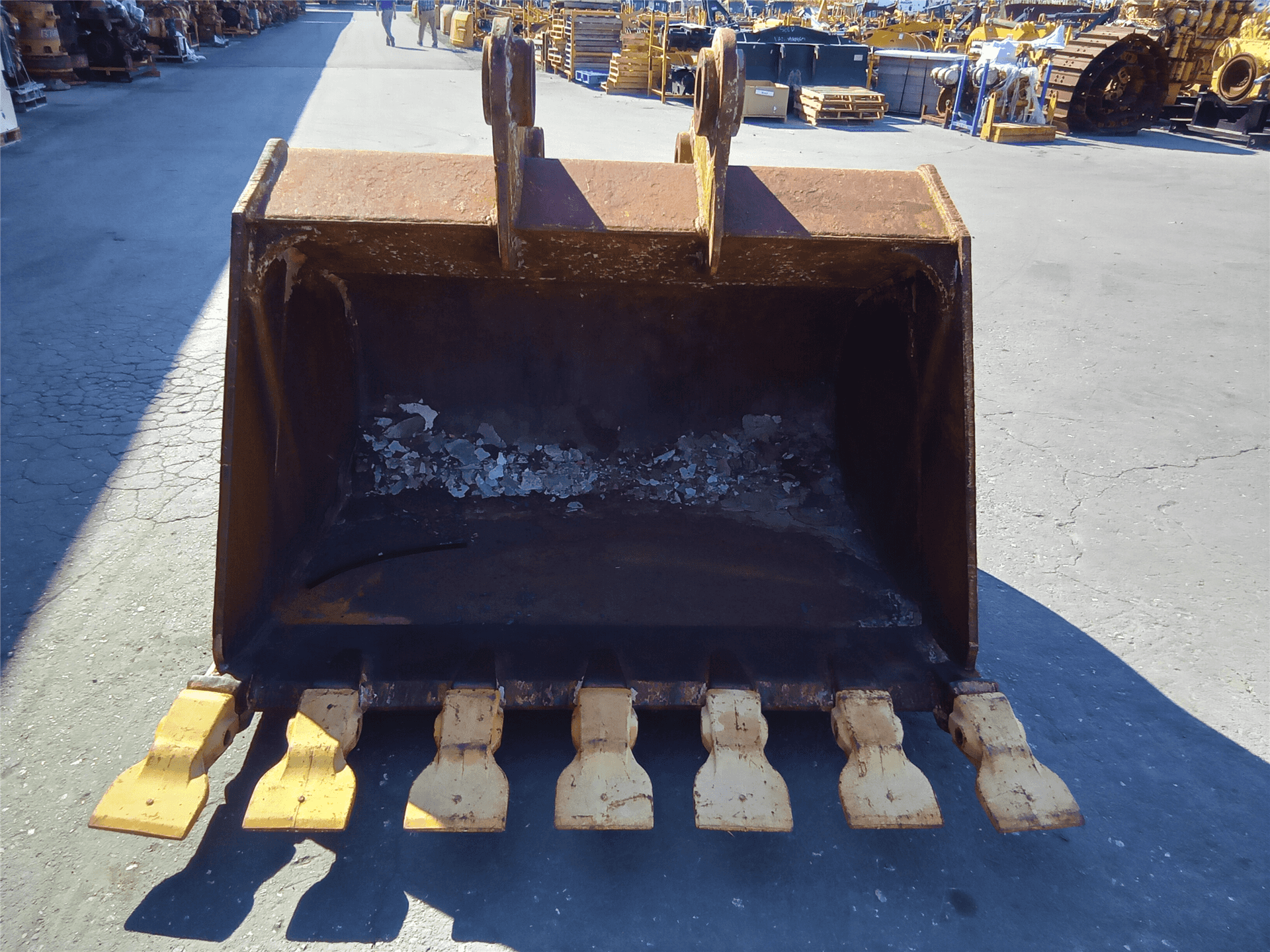 USED 72IN BUCKET image 4