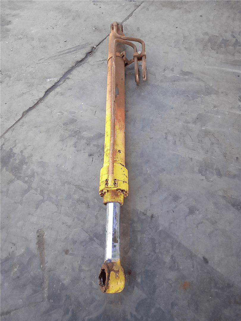 USED RH BOOM CYL image 1