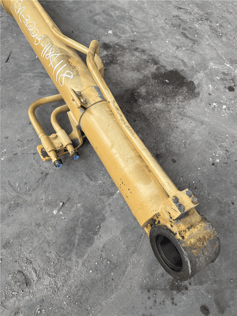 USED BOOM CYLINDER image 2