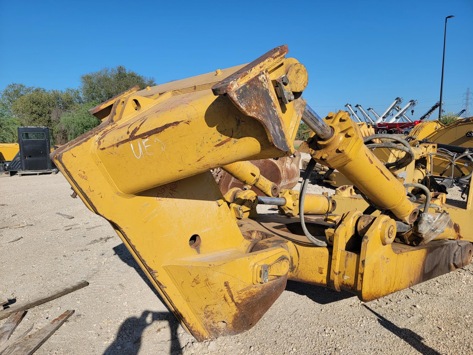 USED SINGLE SHANK RIPPER MQ image 1