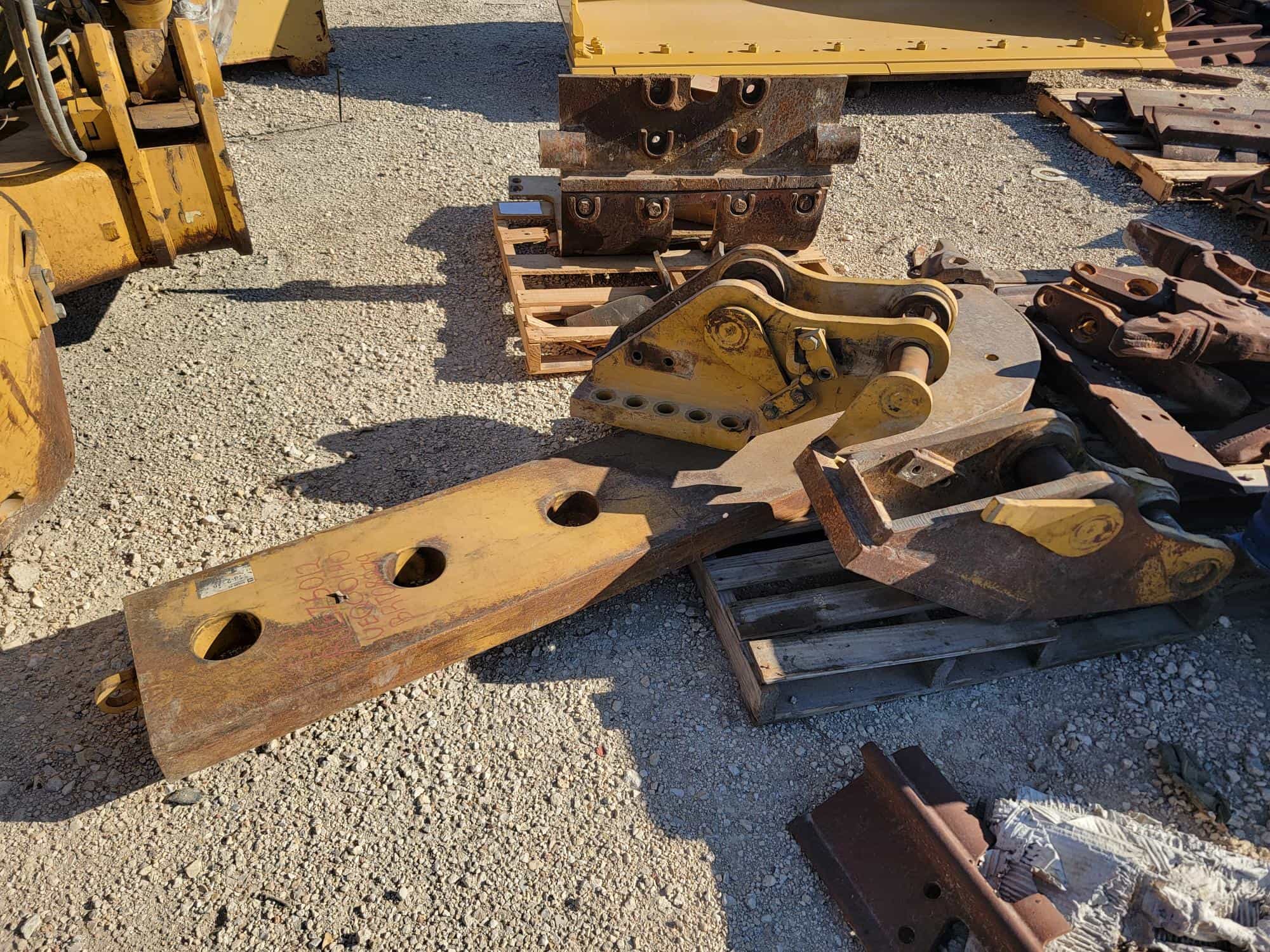 USED SINGLE SHANK RIPPER MQ image 2