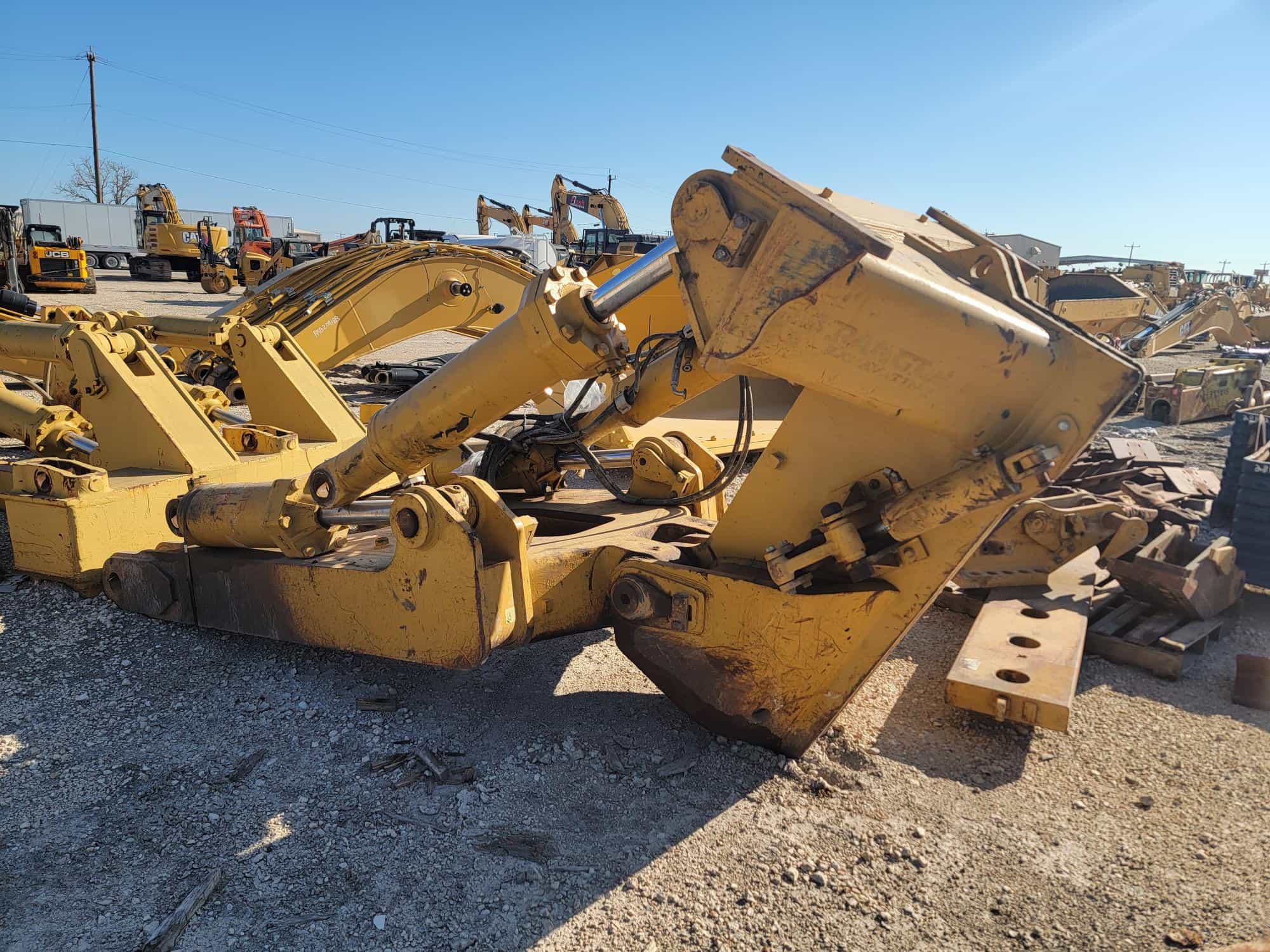USED SINGLE SHANK RIPPER MQ image 3