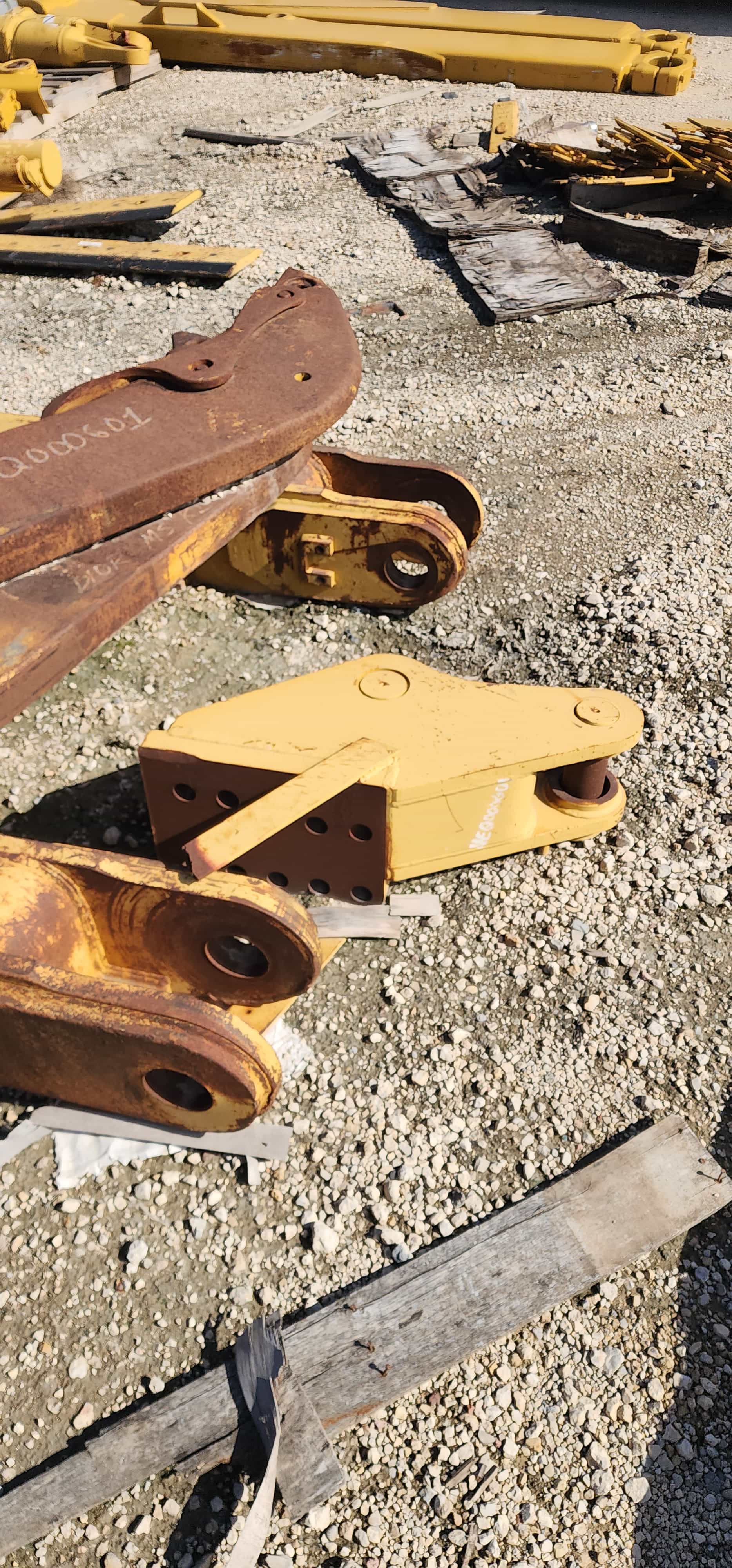 USED D10R/T RIPPER W/ 2 SHANKS 2 CYLINDERS RBLT BY HOLT MQ image 8