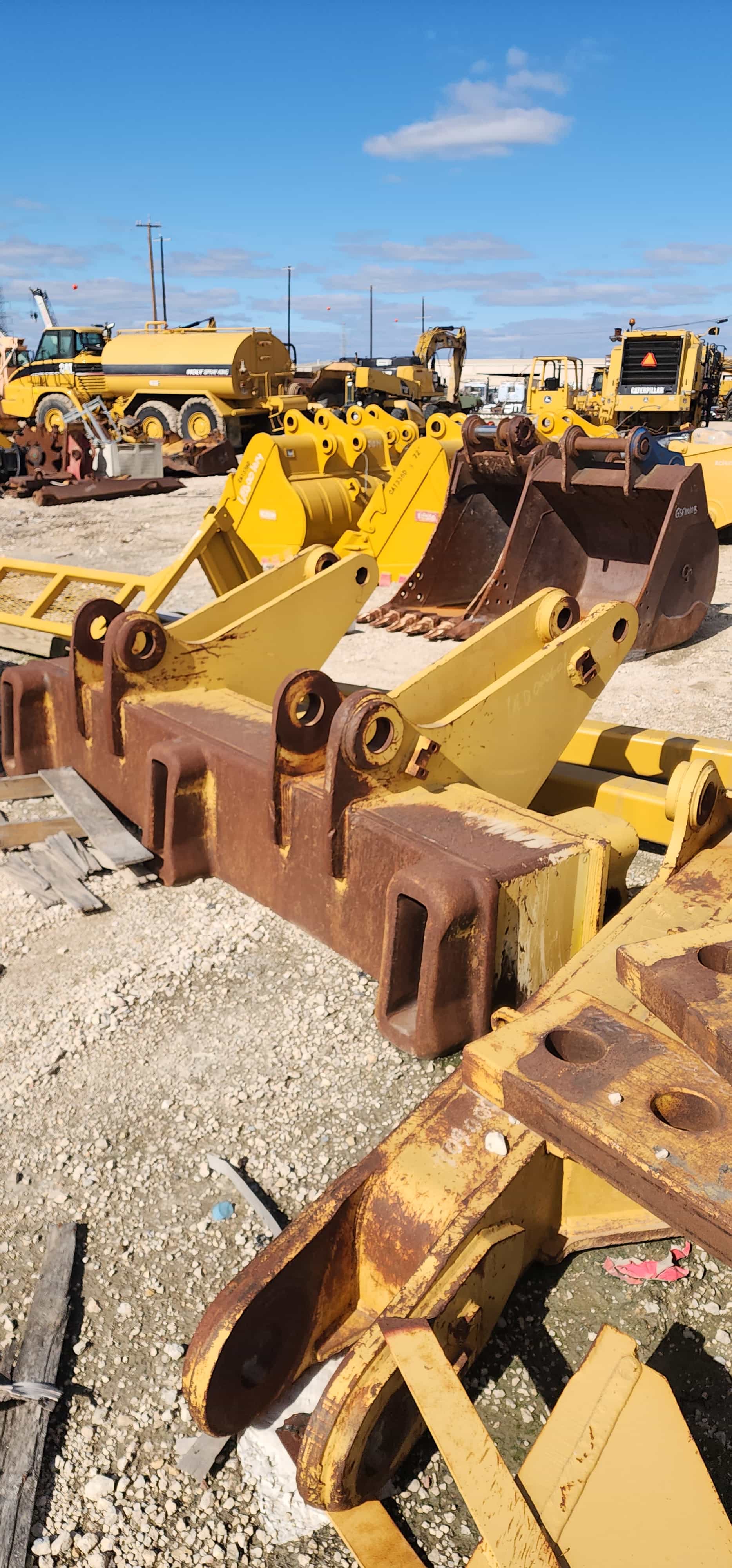 USED D10R/T RIPPER W/ 2 SHANKS 2 CYLINDERS RBLT BY HOLT MQ image 3