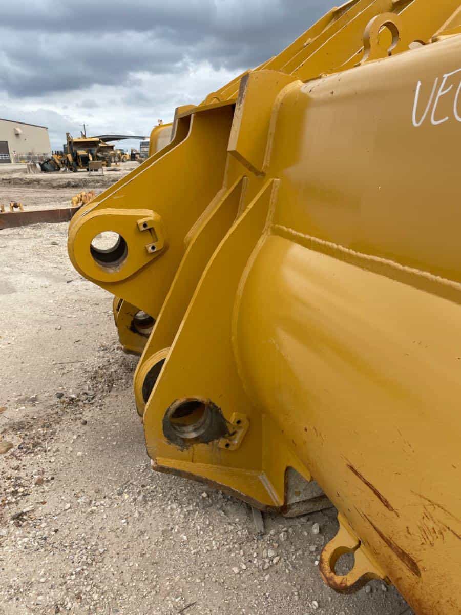 SLIGHTLY USED 988K ROCK BUCKET (323 HRS) P/N 4989992 10 YRDS MQ image 4