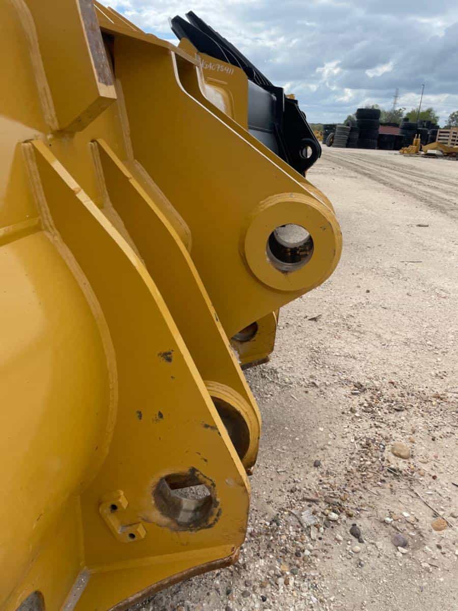 SLIGHTLY USED 988K ROCK BUCKET (323 HRS) P/N 4989992 10 YRDS MQ image 3