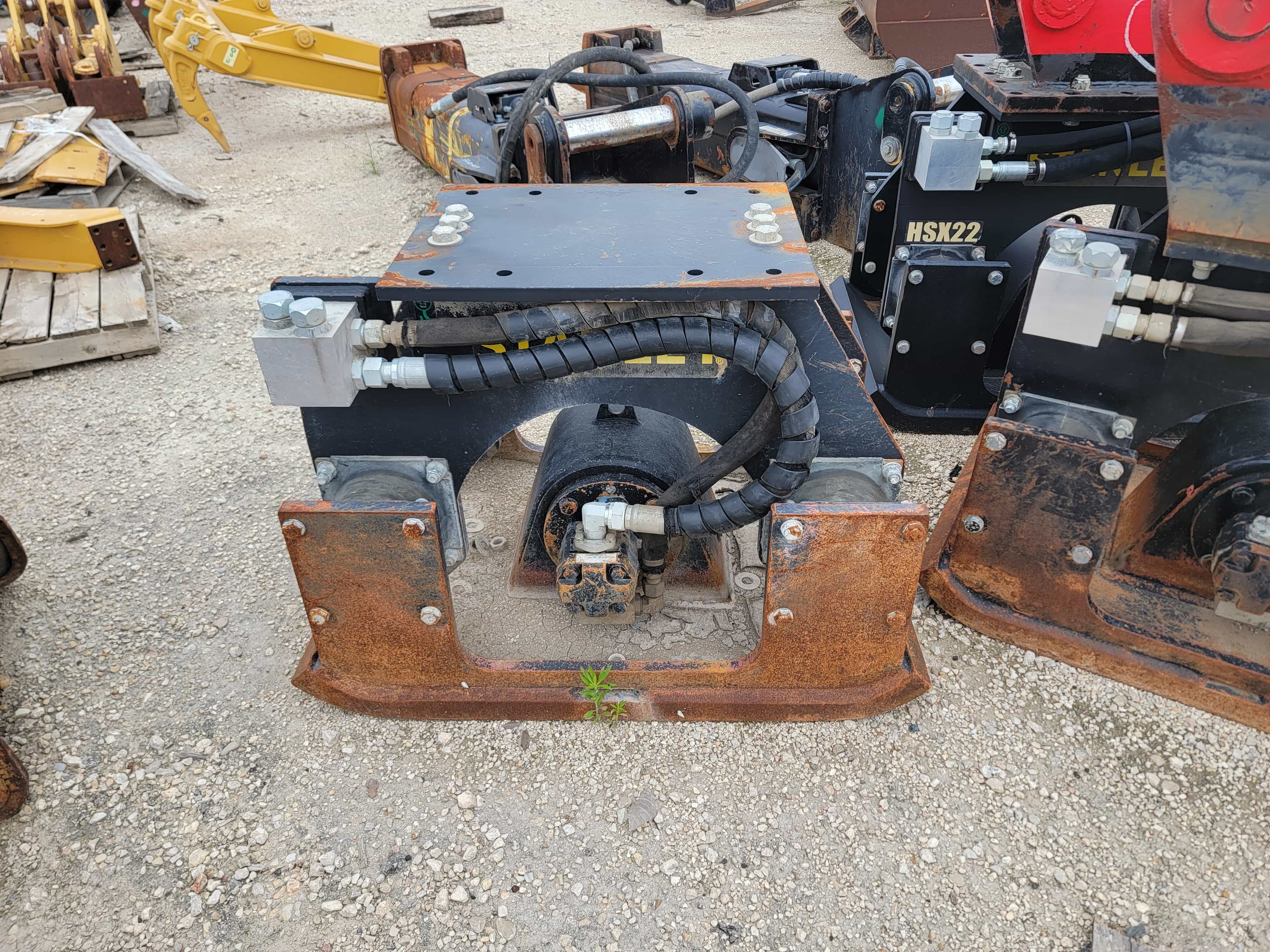 USED STANLEY BRAND VIBRATORY COMPACTOR PLATE MQ image 2