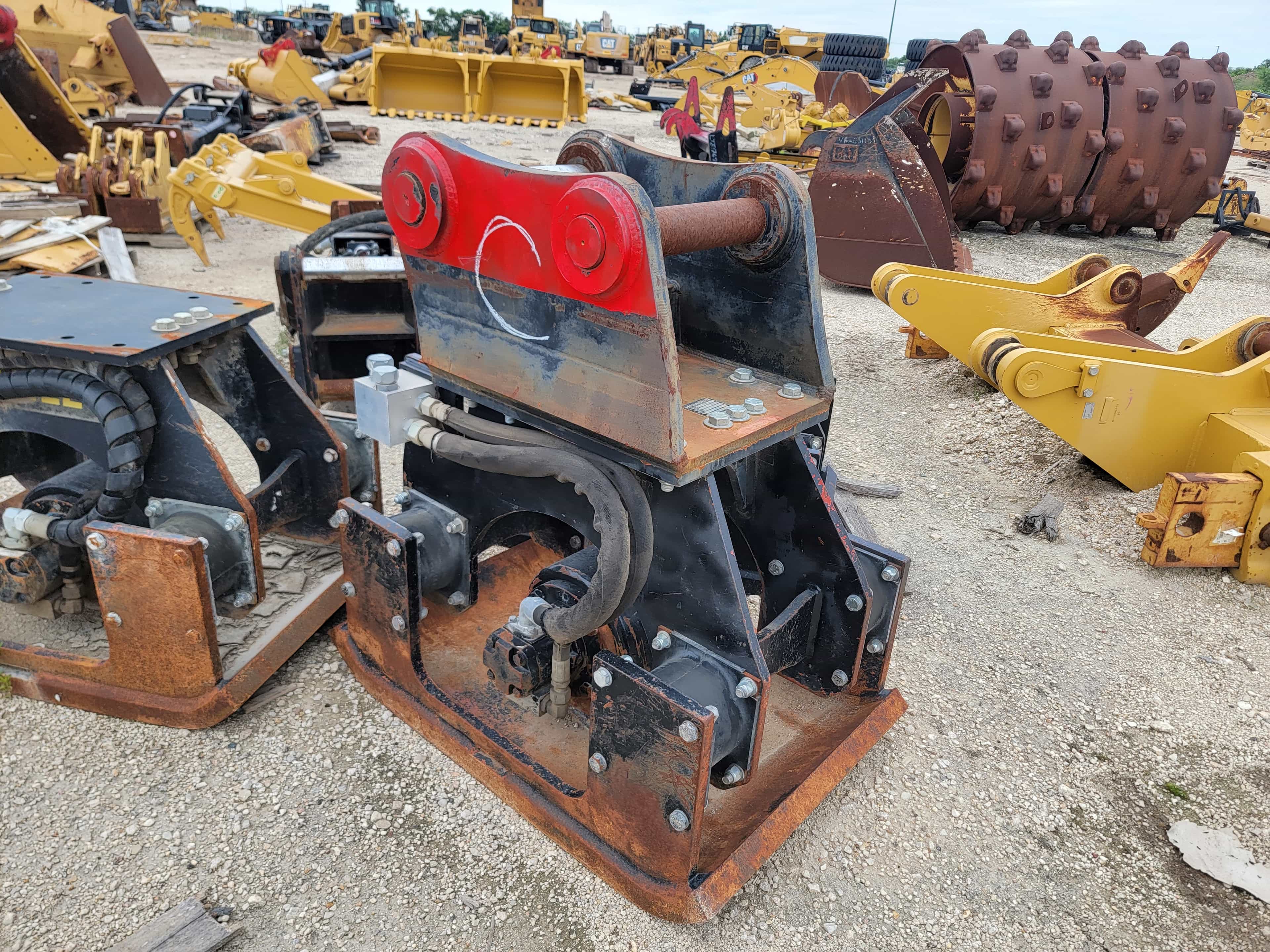 USED STANLEY BRAND VIBRATORY COMPACTOR PLATE MQ image 5