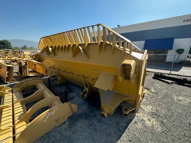 USED D10T SU BLADE FACE MQ image 1
