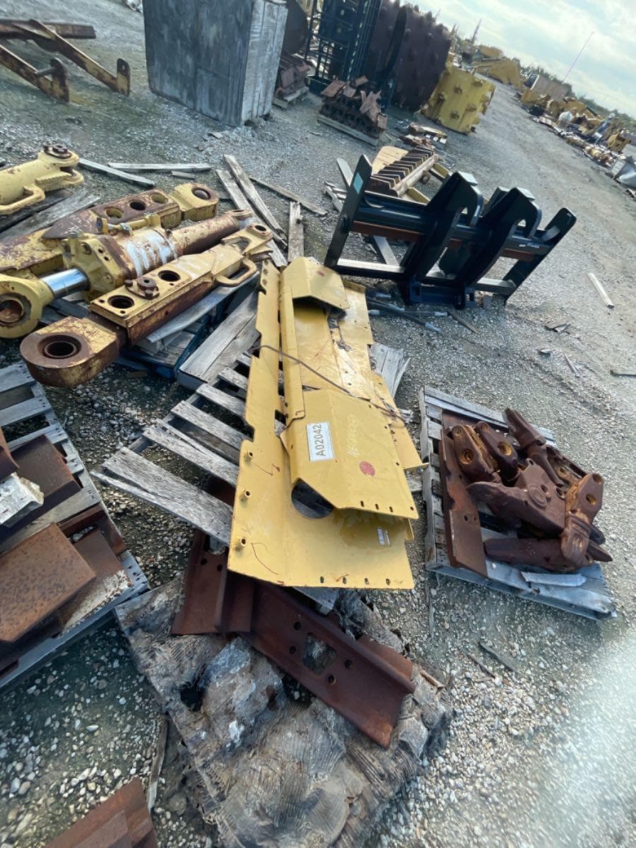 D6T FUEL TANK GUARDS image 1