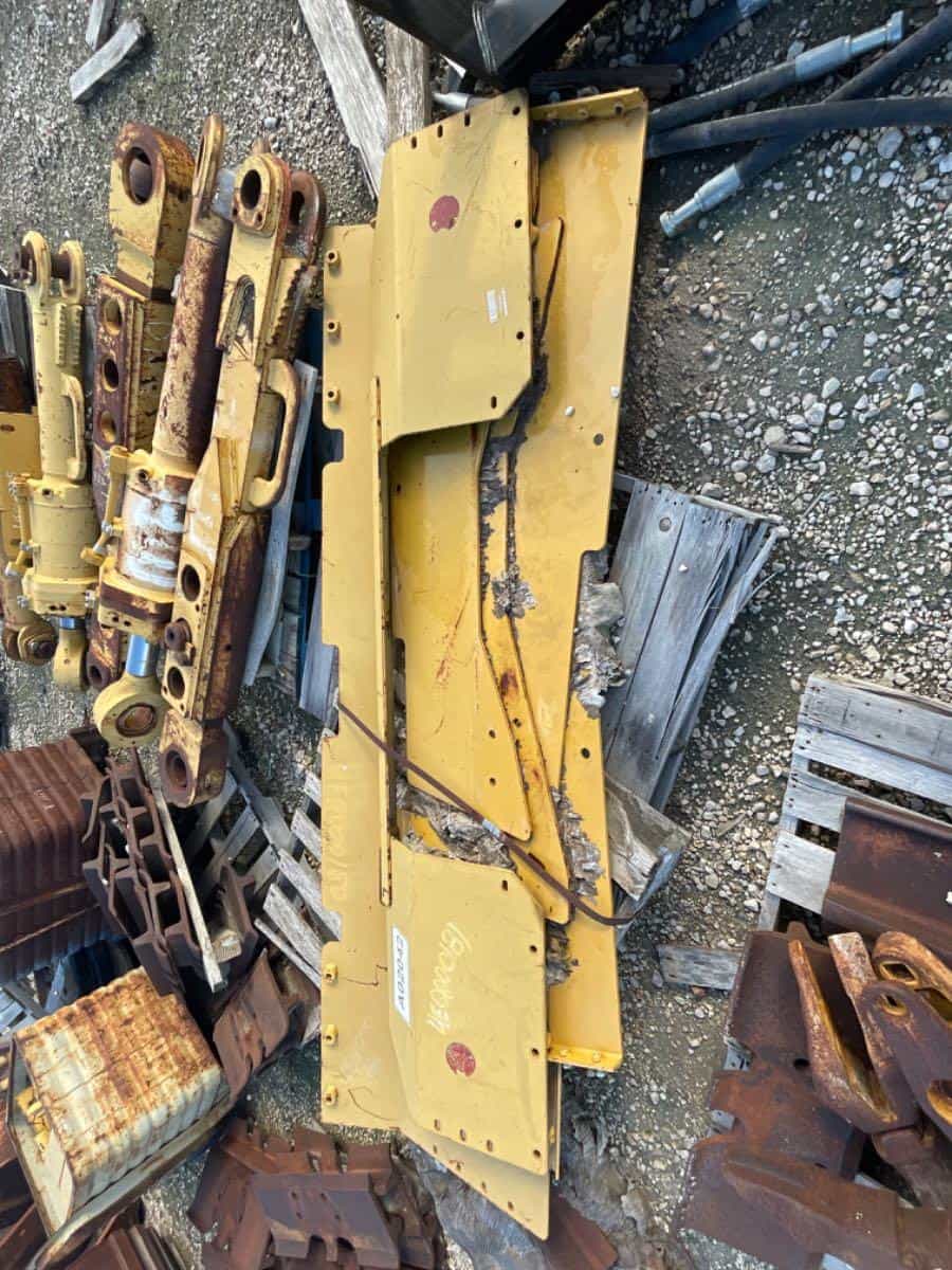 D6T FUEL TANK GUARDS image 4
