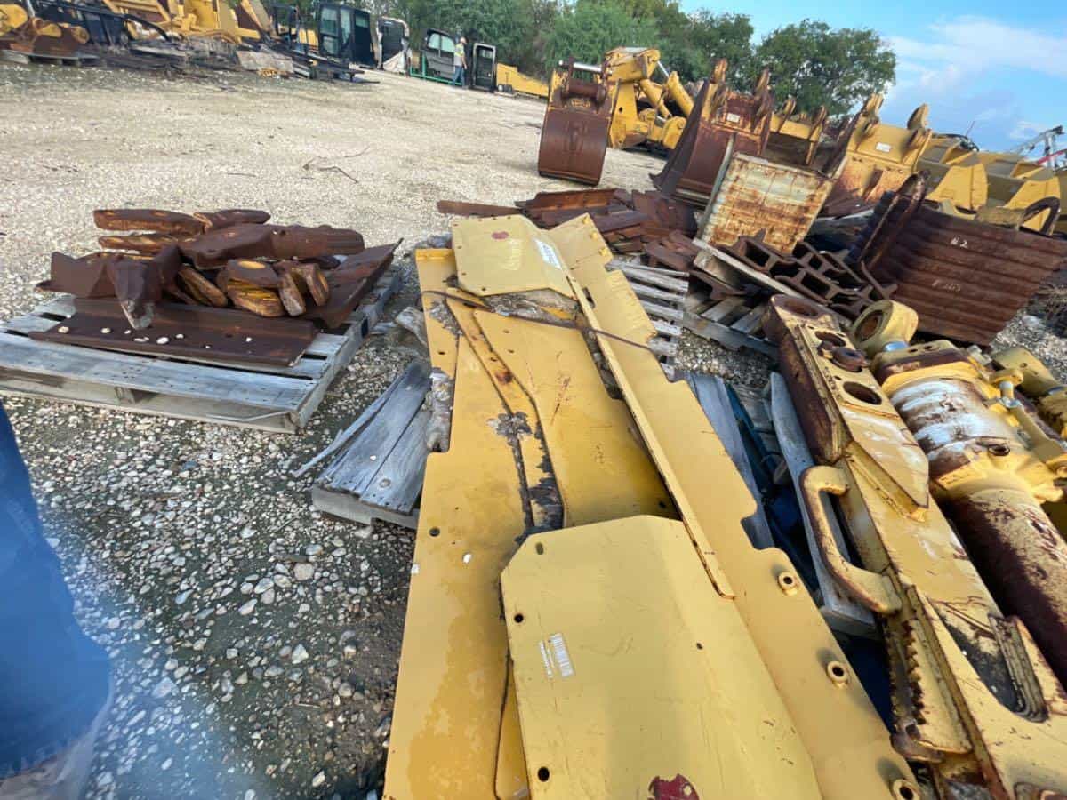 D6T FUEL TANK GUARDS image 5