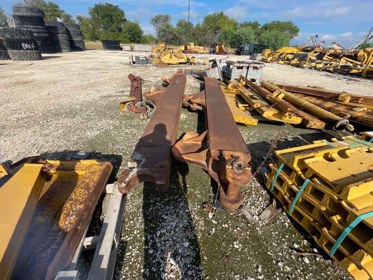 USED D11R/T PUSH ARMS W/ TAG LINK, BRACE & CYLINDER JBM image 2