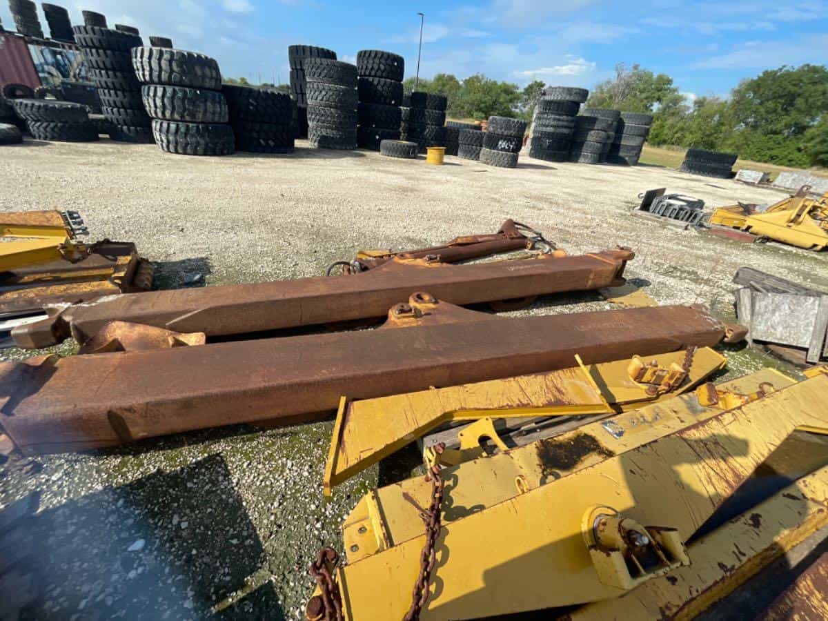 USED D11R/T PUSH ARMS W/ TAG LINK, BRACE & CYLINDER JBM image 3