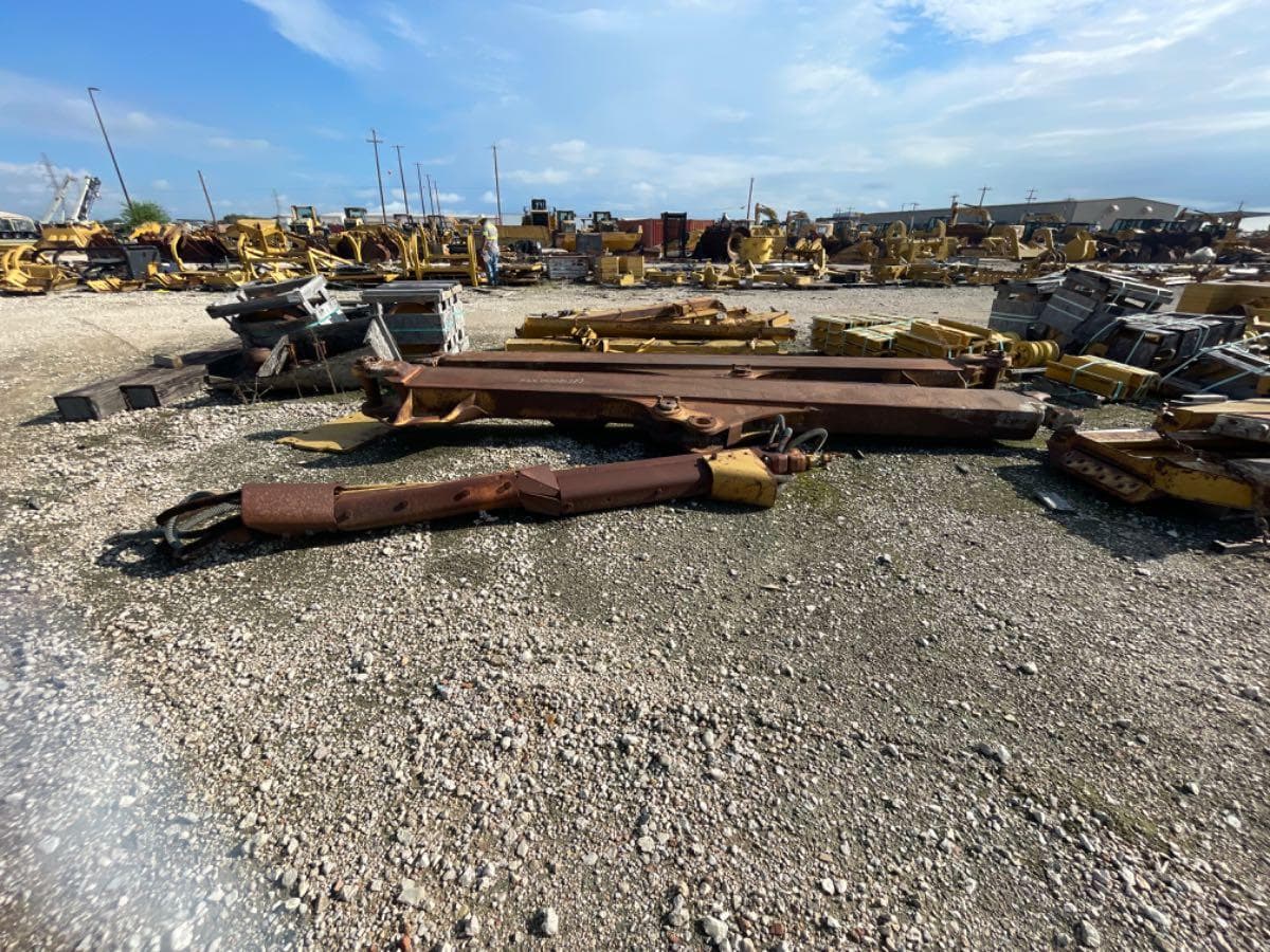 USED D11R/T PUSH ARMS W/ TAG LINK, BRACE & CYLINDER JBM image 1