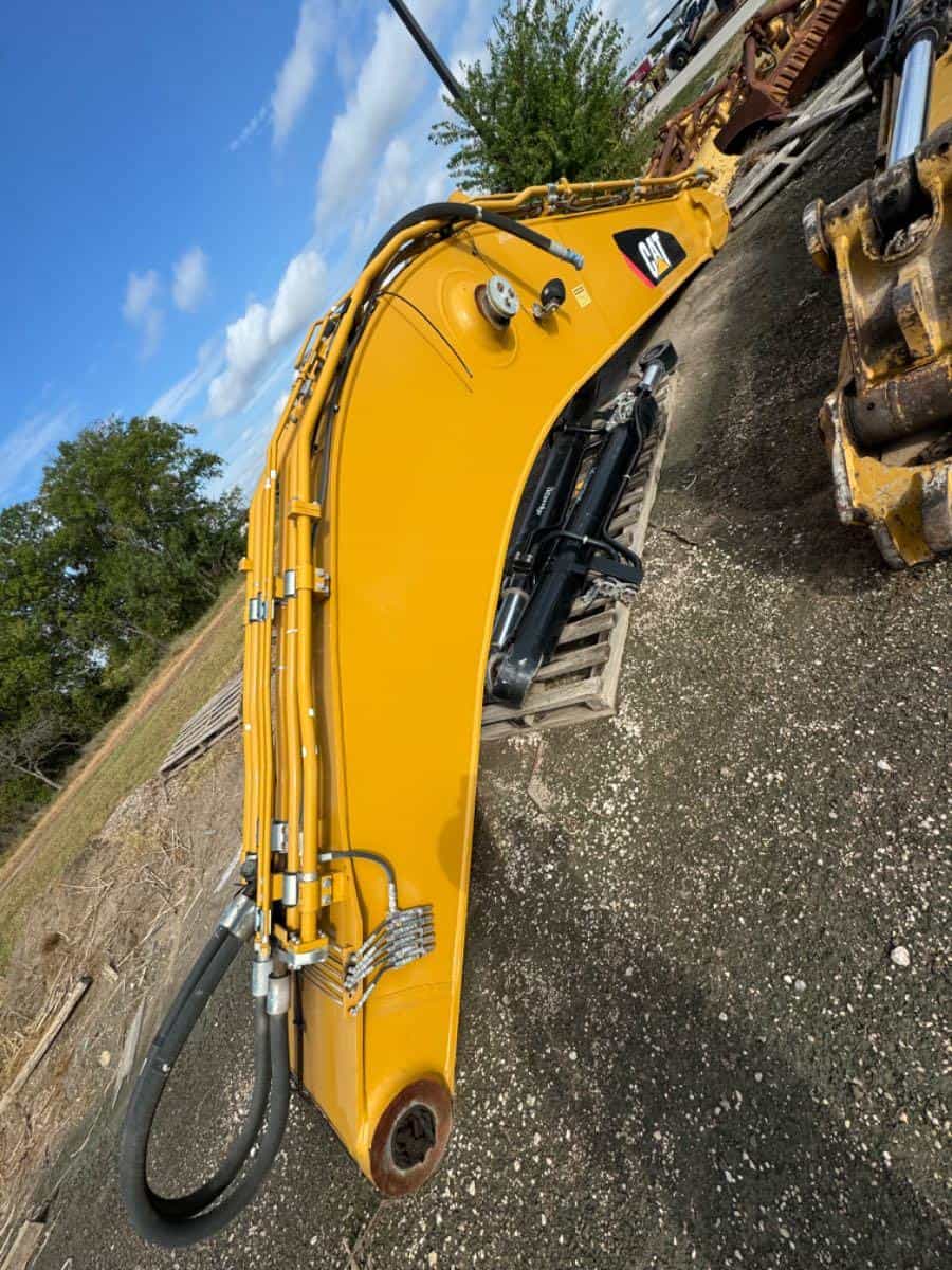 UNUSED BOOM FOR 374F W/BOOM CYLS, STK CYL AND HYD LINES MQ image 5