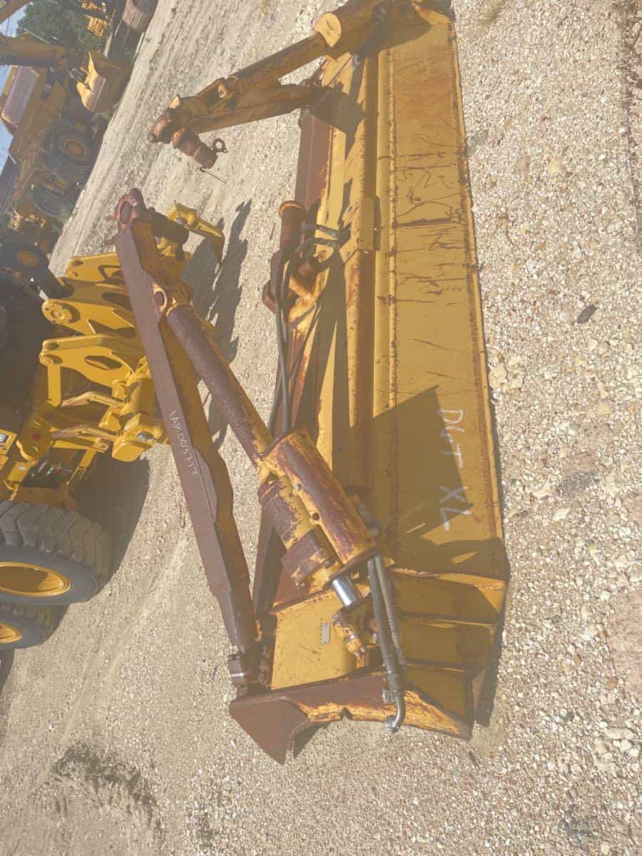 D6T XL ANGLE BLADE USED MQ image 3