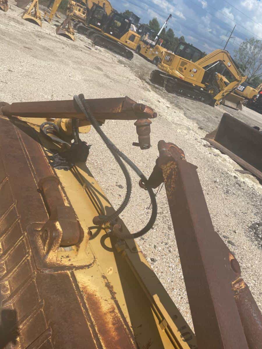 USED D6T XW ANGLE BLADE MQ image 3