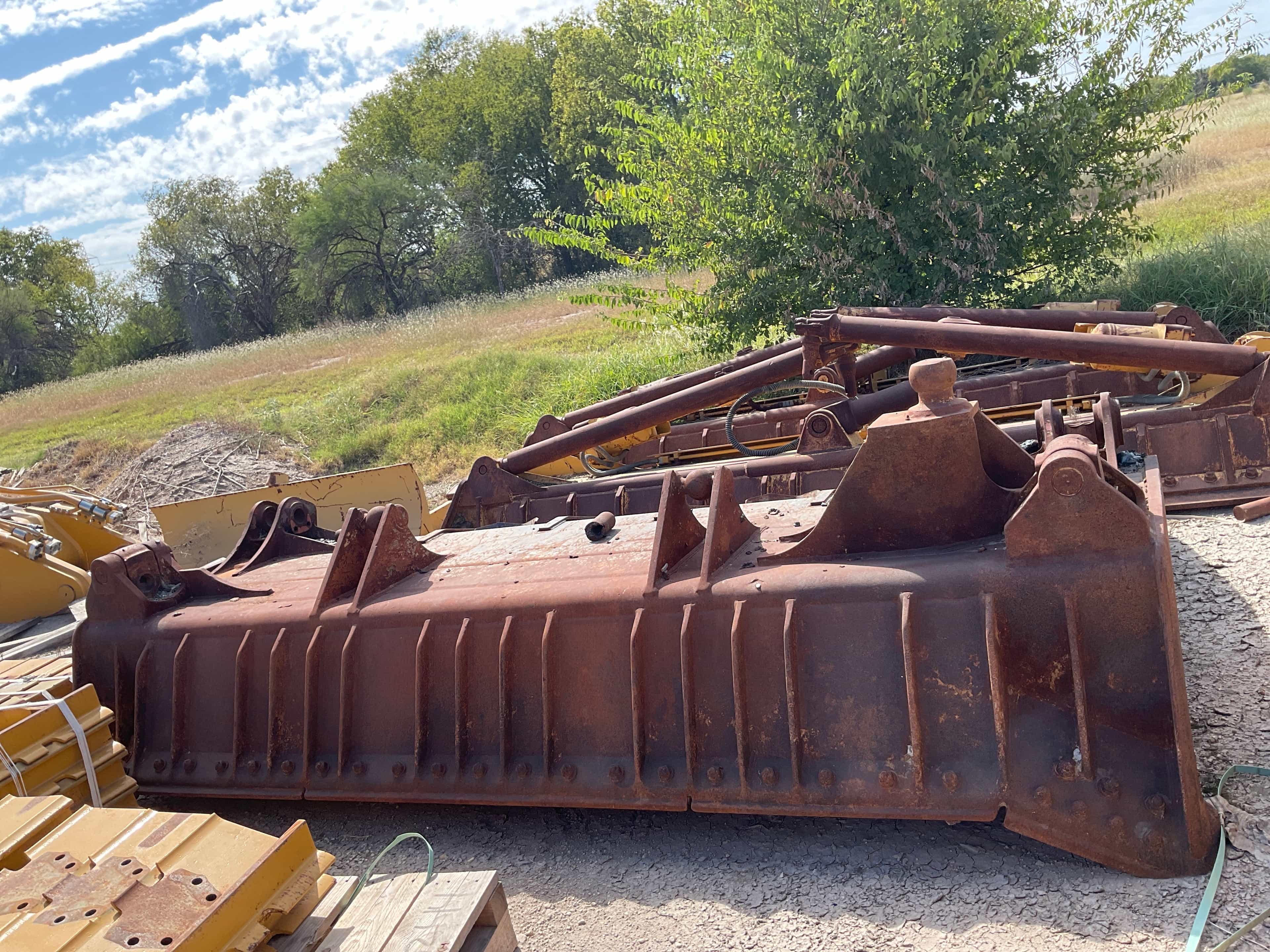 D8R/T SU BLADE WITH WASTE RACK NO PUSH ARMS MQ image 2