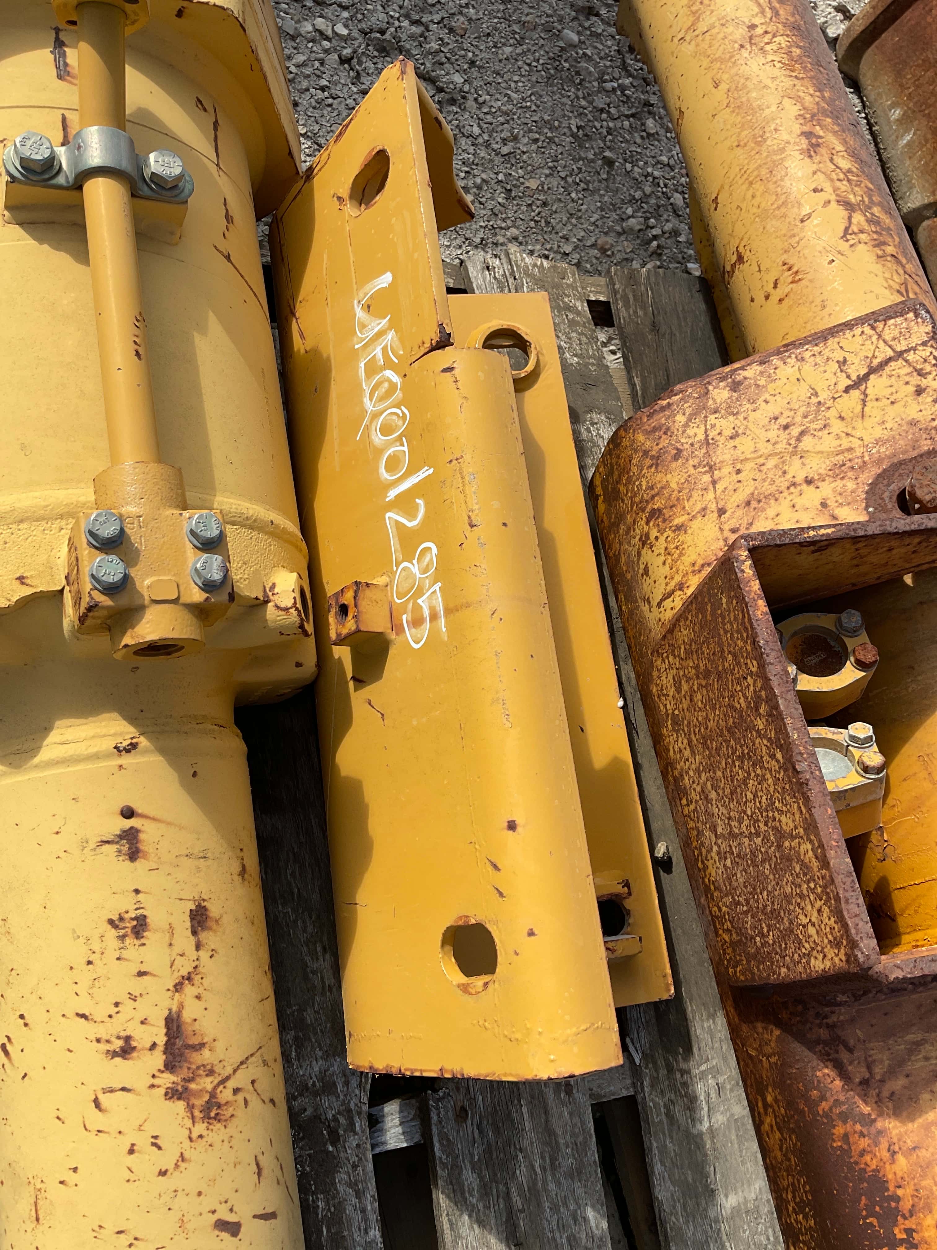 USED D10R/T SU BLADE W/ PUSH ARMS AND OTHER BLD PARTS MQ image
