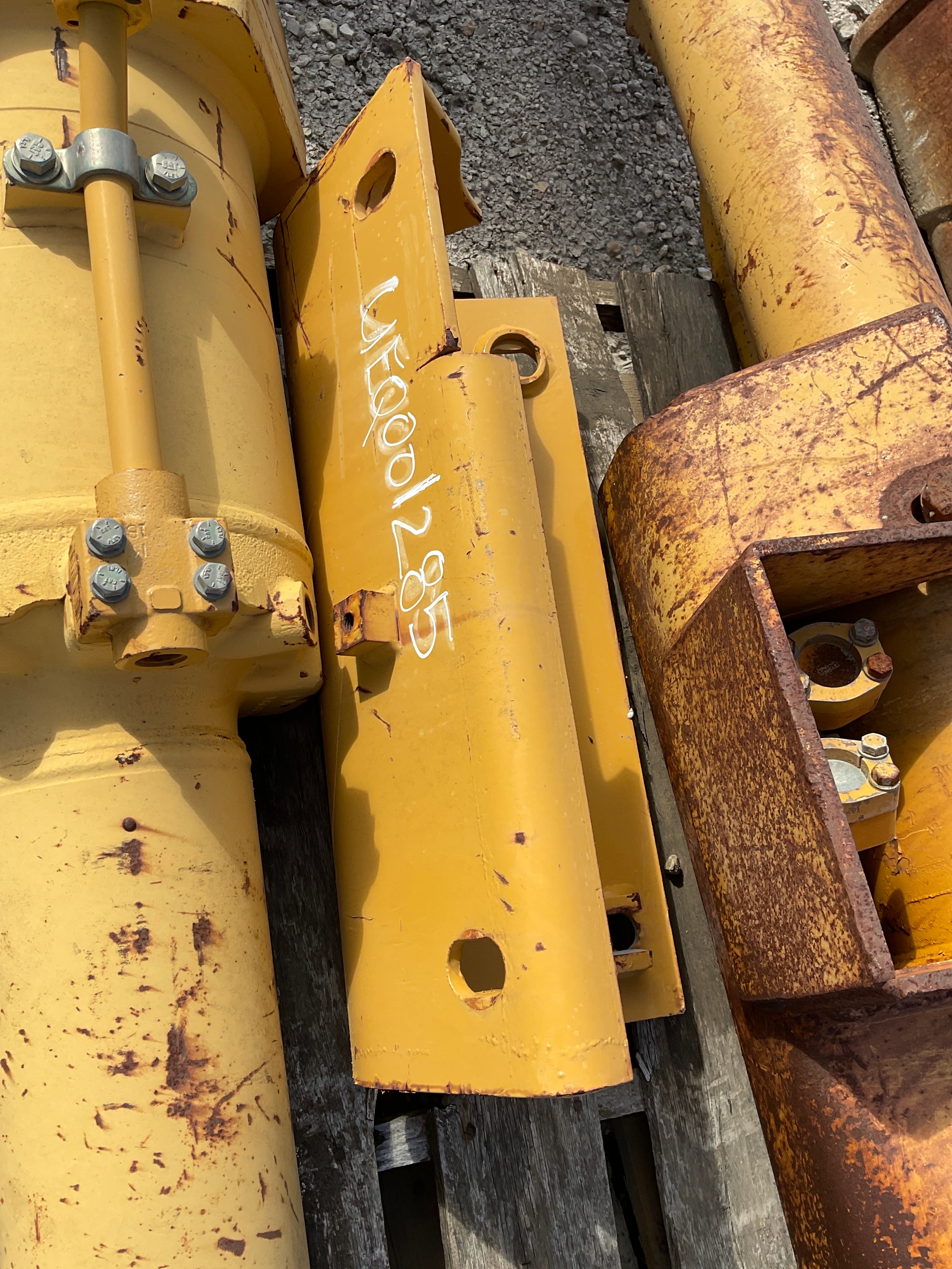 USED D10R/T SU BLADE W/ PUSH ARMS AND OTHER BLD PARTS MQ image 1