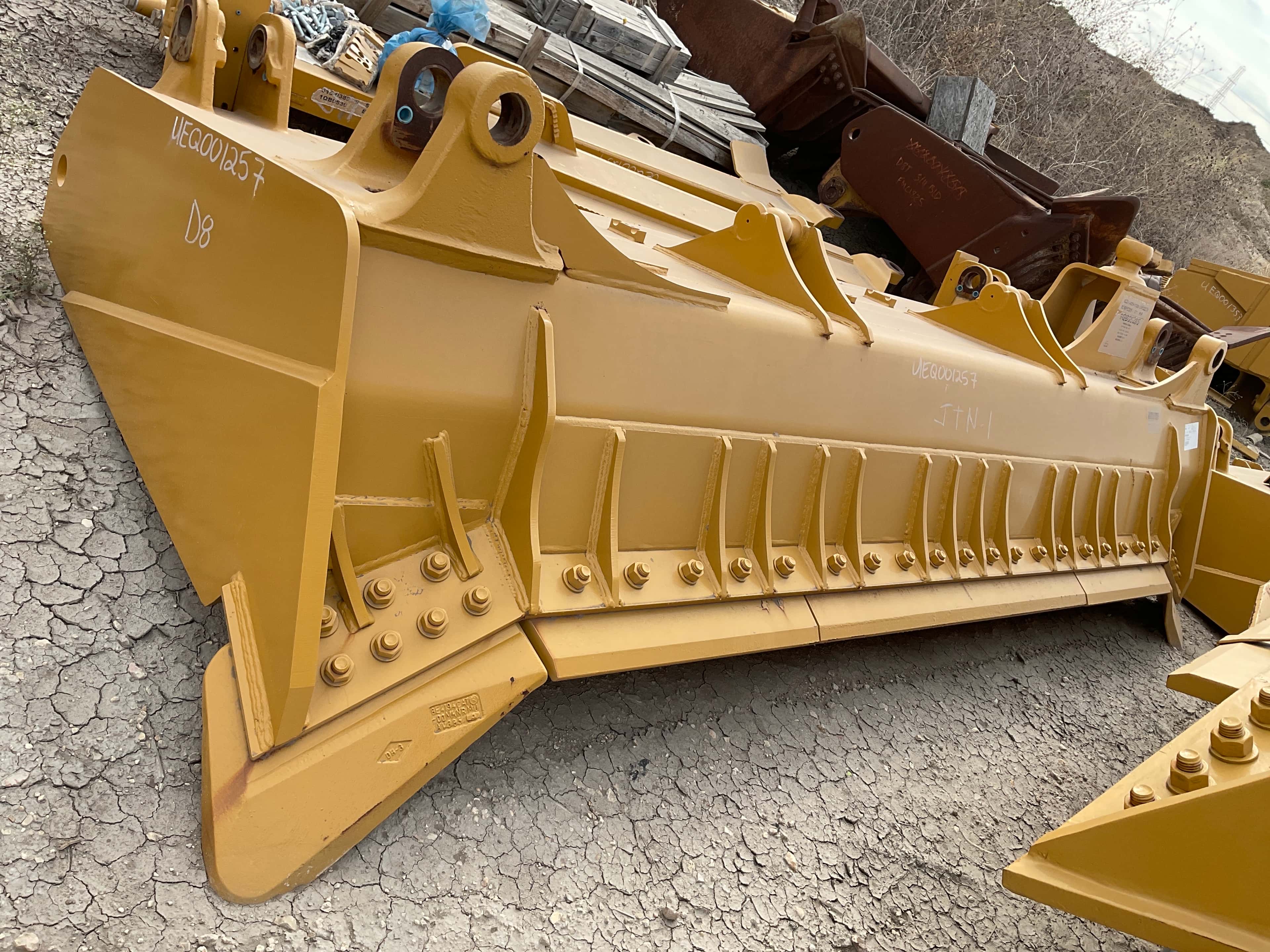 NEW D8T SU BLADE W/ PUSH ARMS MQ image