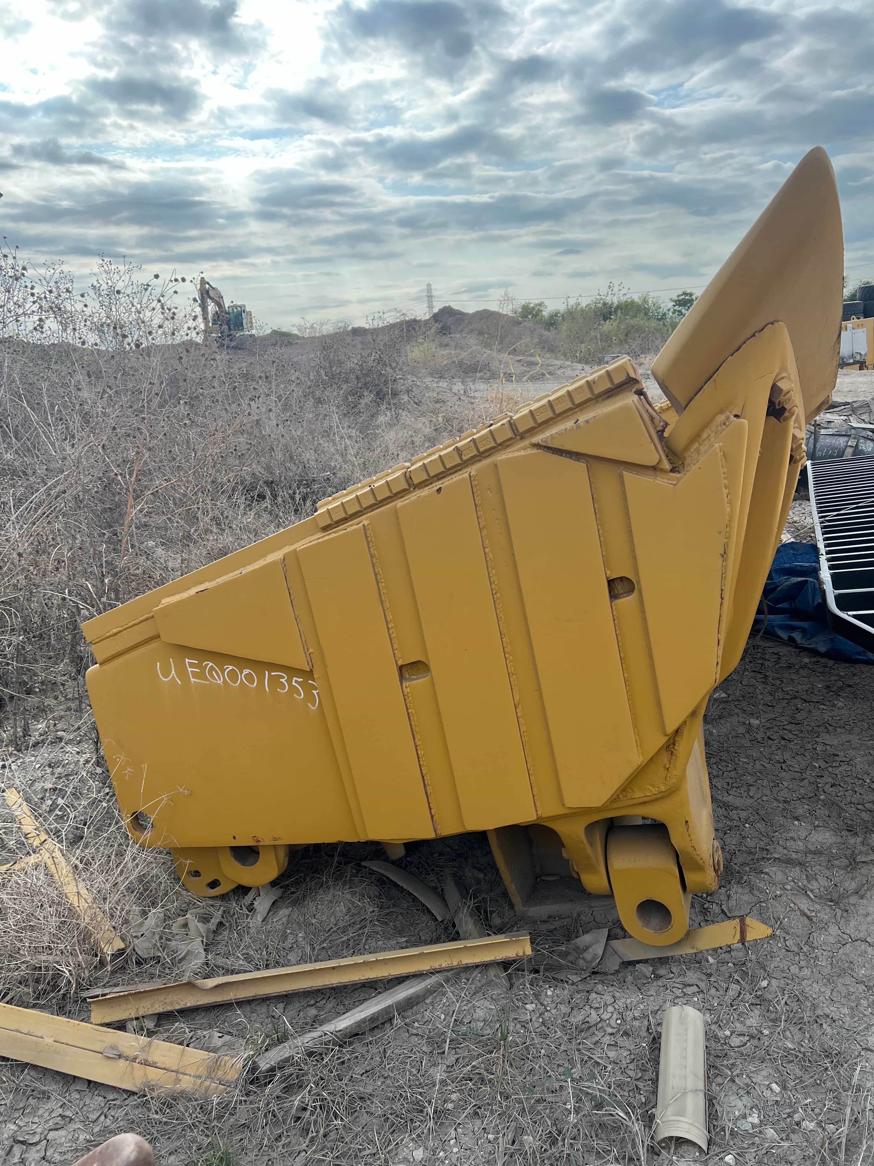 USED D10T SU BLADE COMPLETE MQ image 2