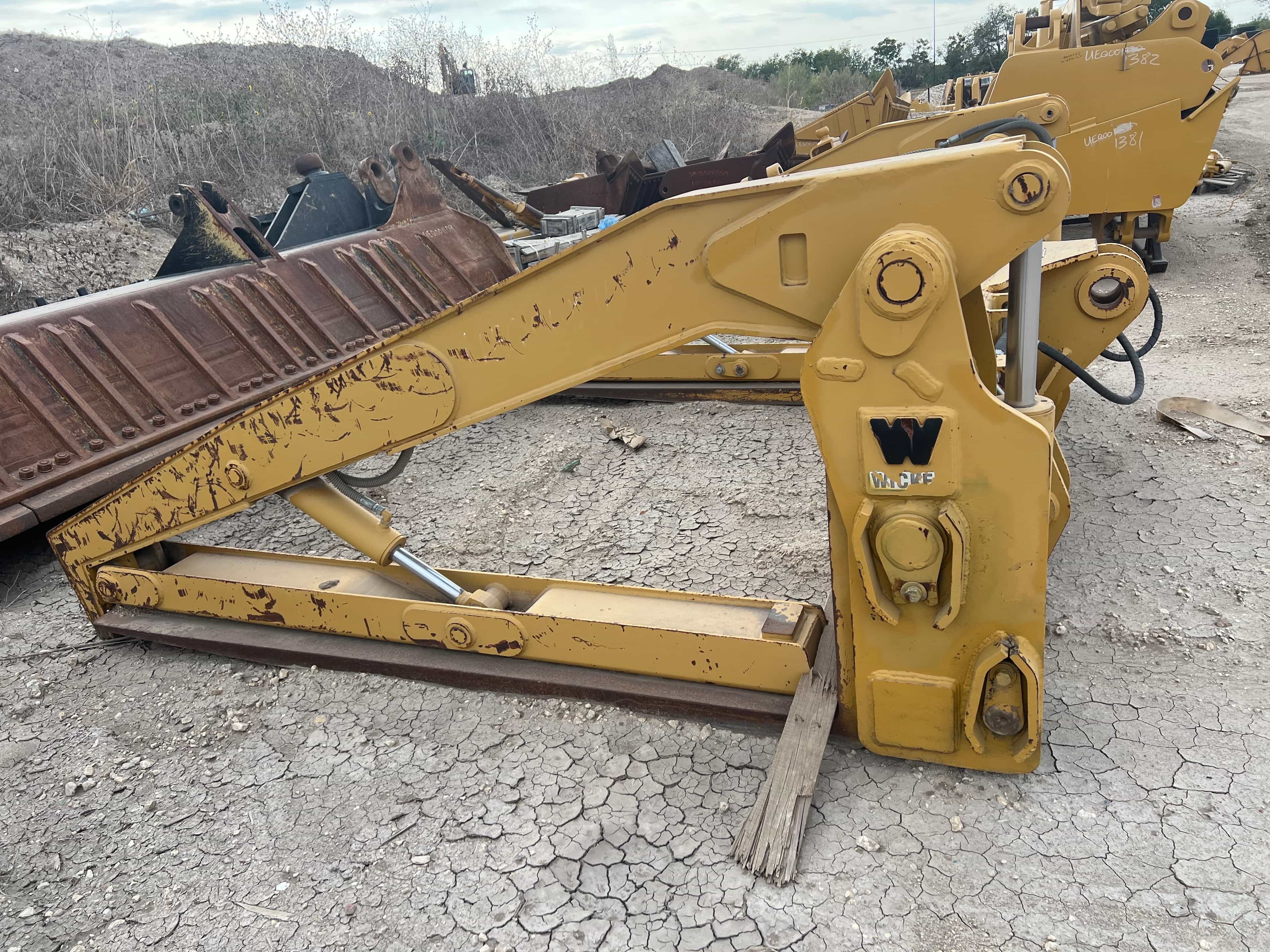USED WICKER BRAND HYD. PIPE/POLE FORKS MQ image 6