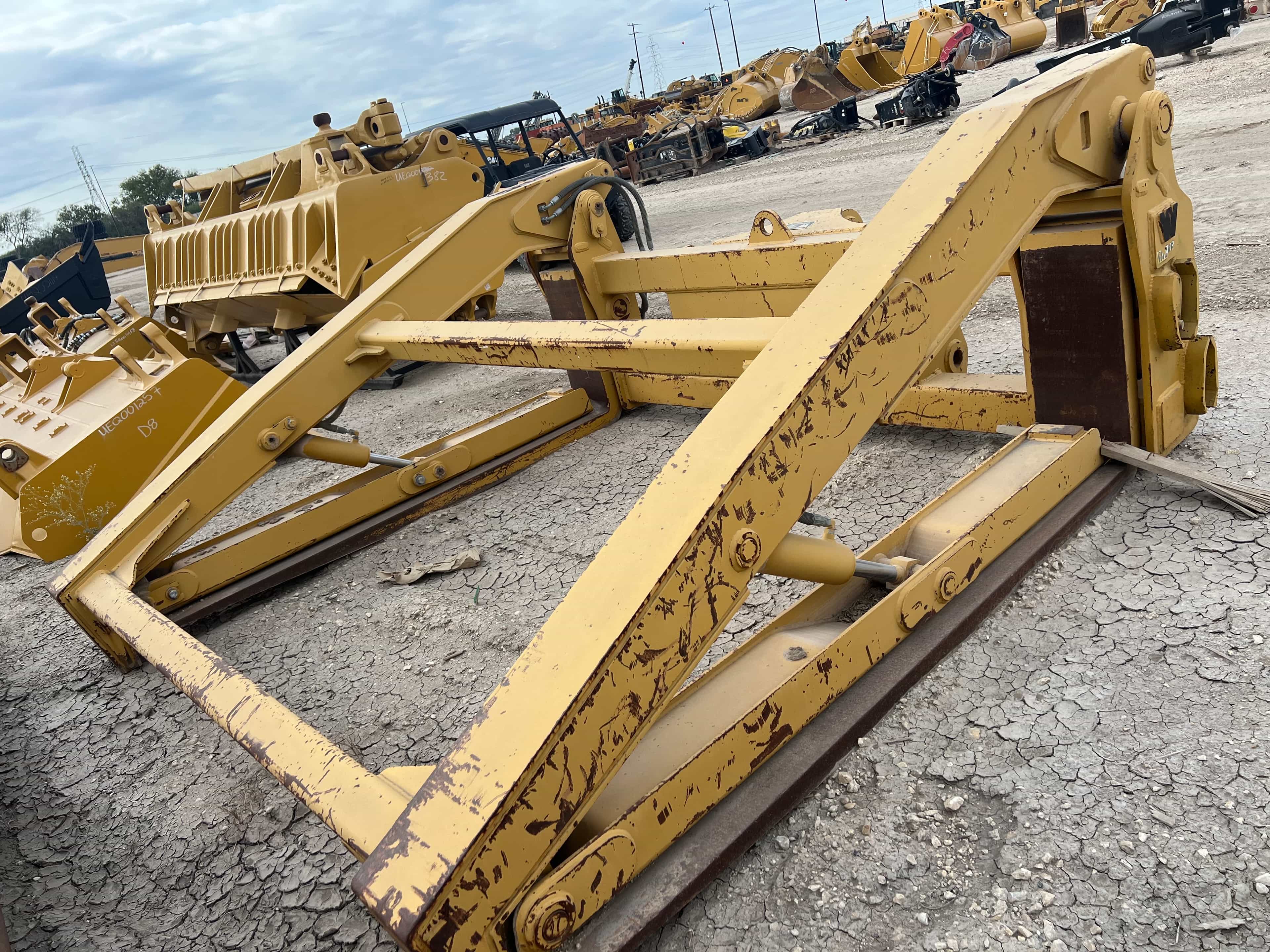 USED WICKER BRAND HYD. PIPE/POLE FORKS MQ image 7