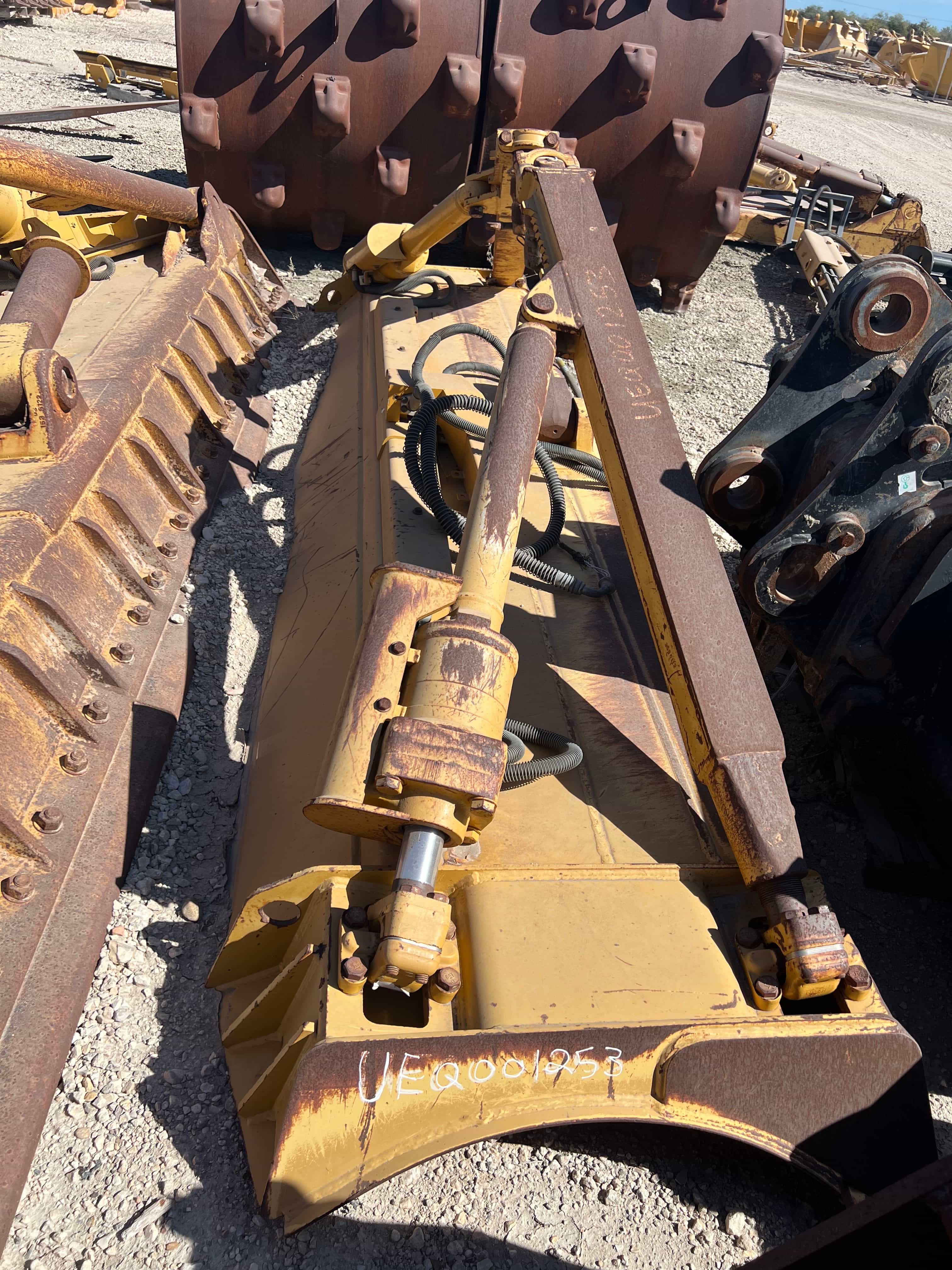 USED D6T XW ANGLE BLADE COMPLETE MQ image 2