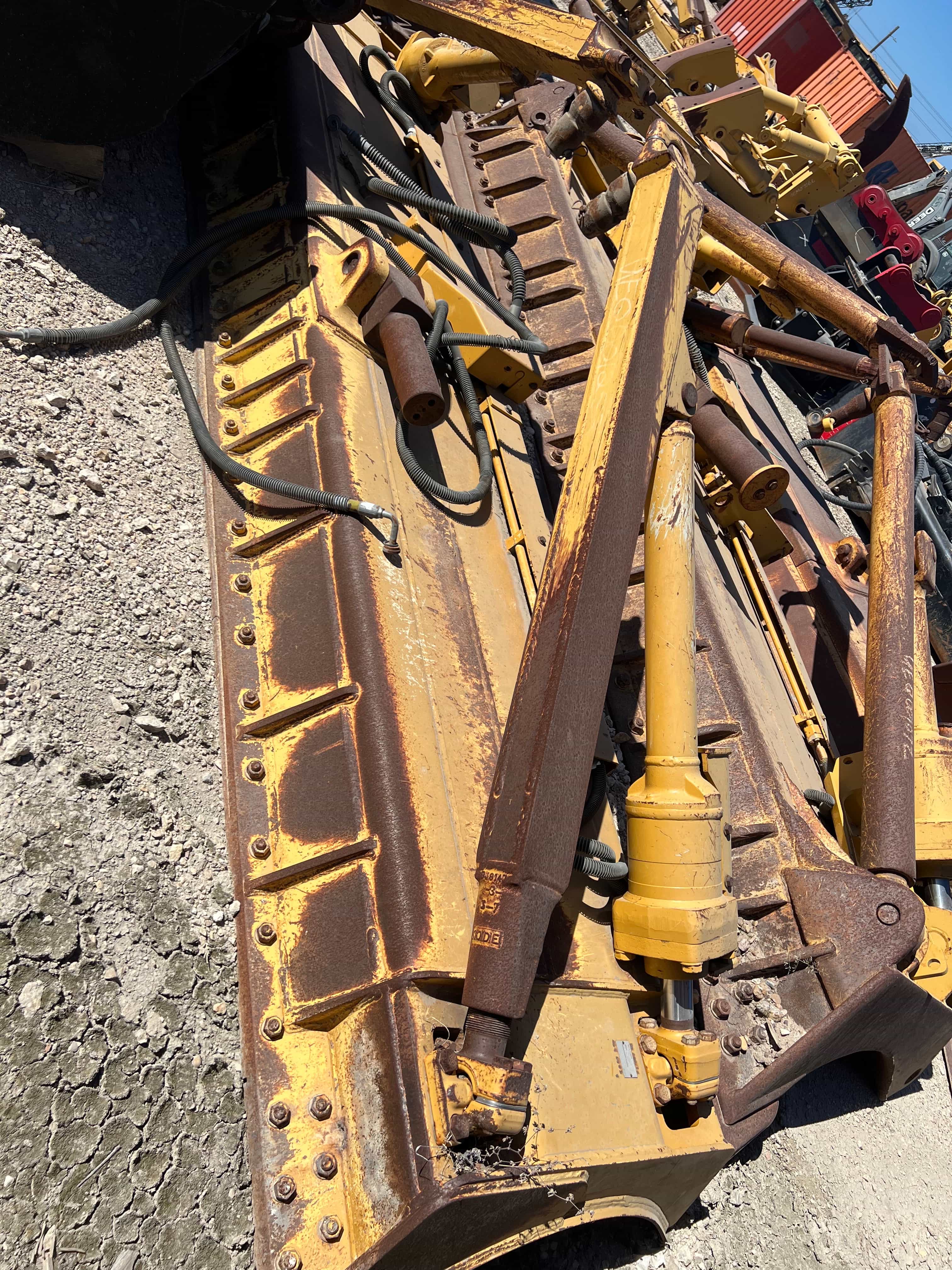 USED D6T XW ANGLE BLADE COMPLETE MQ image 3