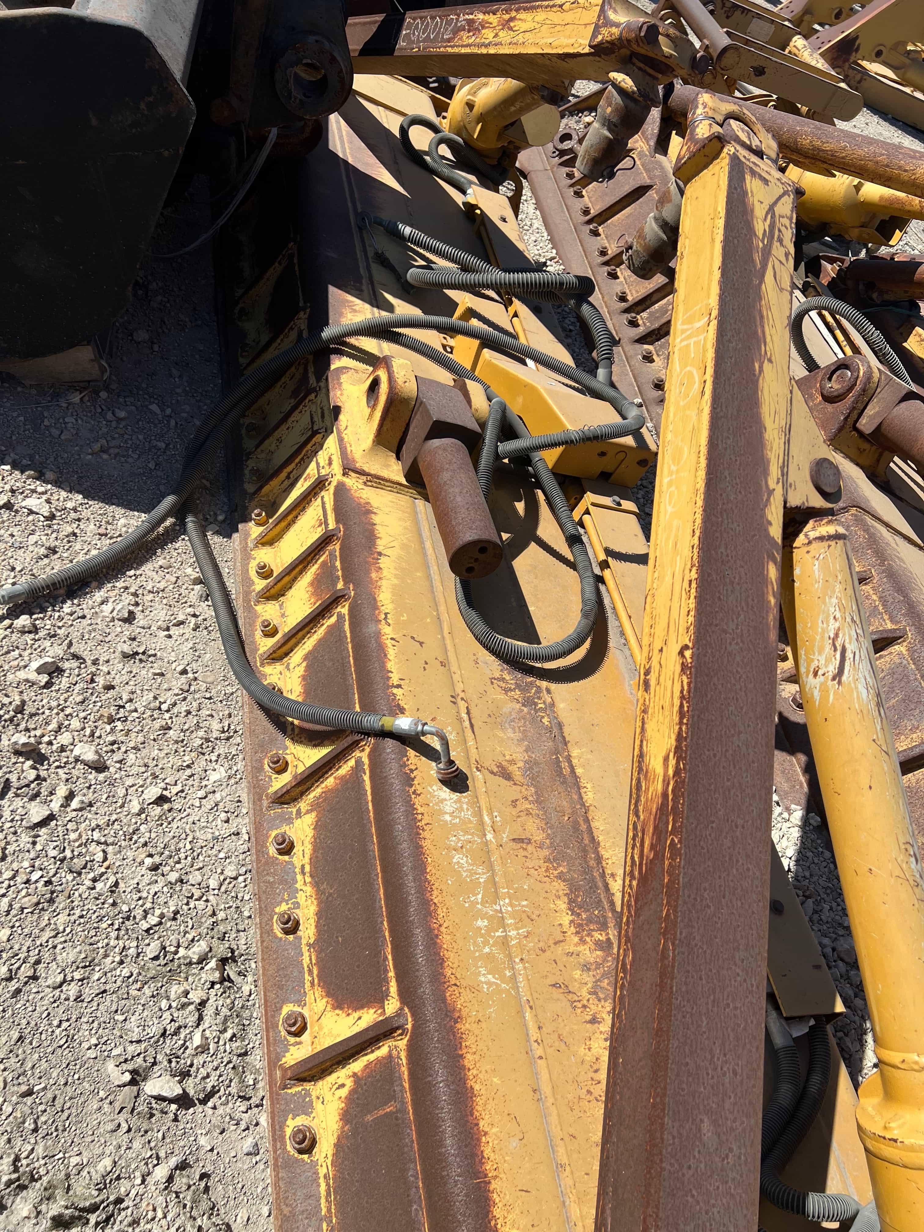 USED D6T XW ANGLE BLADE COMPLETE MQ image 4