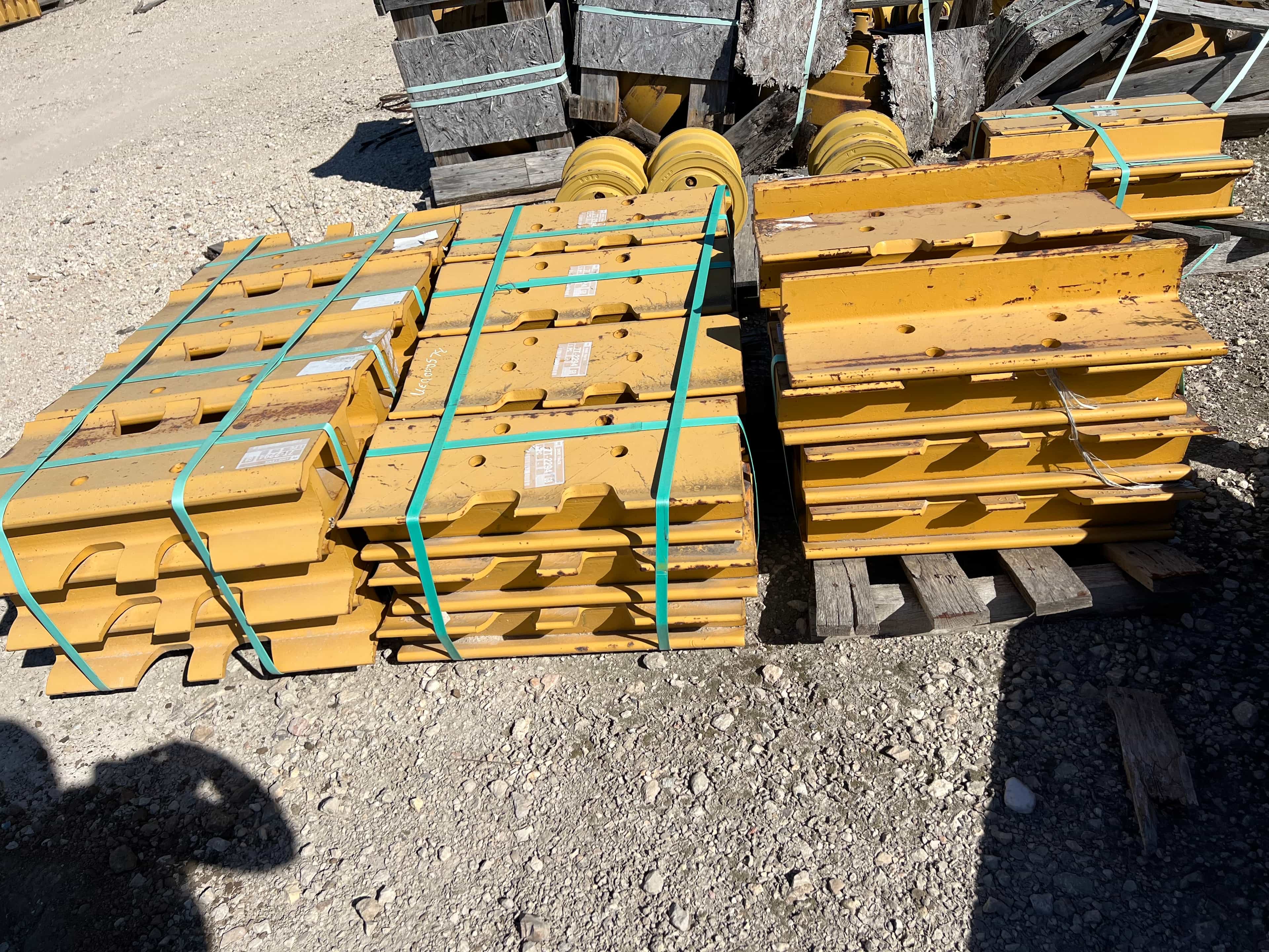 COMPLETE D9T UNDERCARRIAGE **NOT FOR SALE** MQ image 2