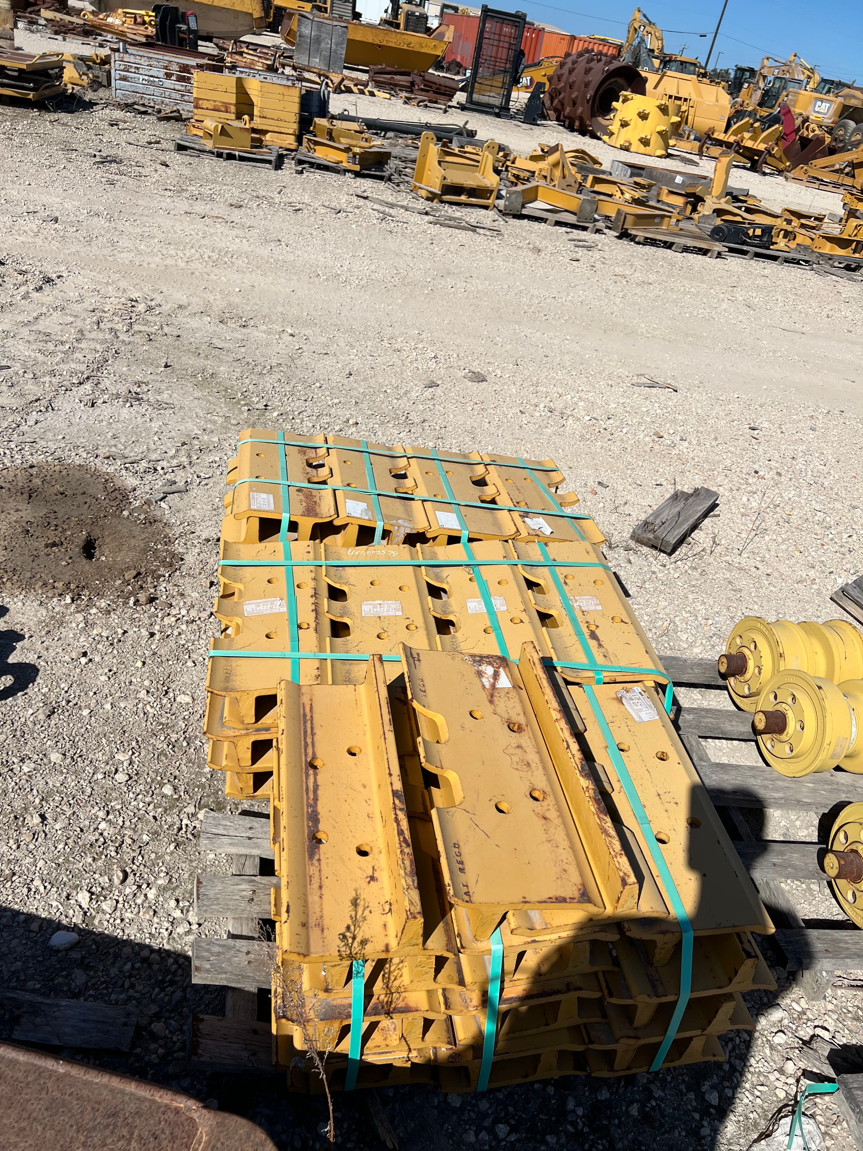 COMPLETE D9T UNDERCARRIAGE **NOT FOR SALE** MQ image 1