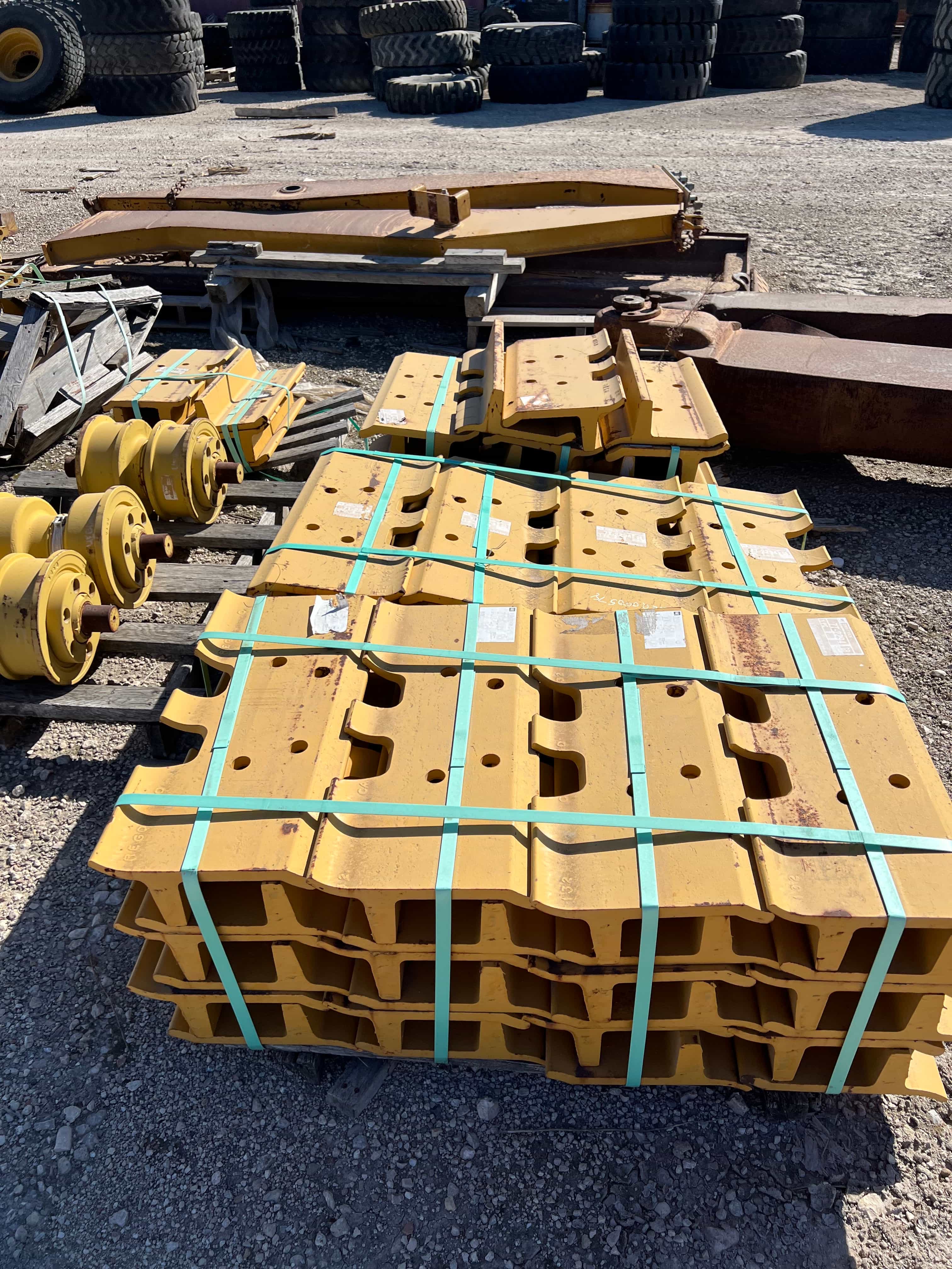 COMPLETE D9T UNDERCARRIAGE **NOT FOR SALE** MQ image 3